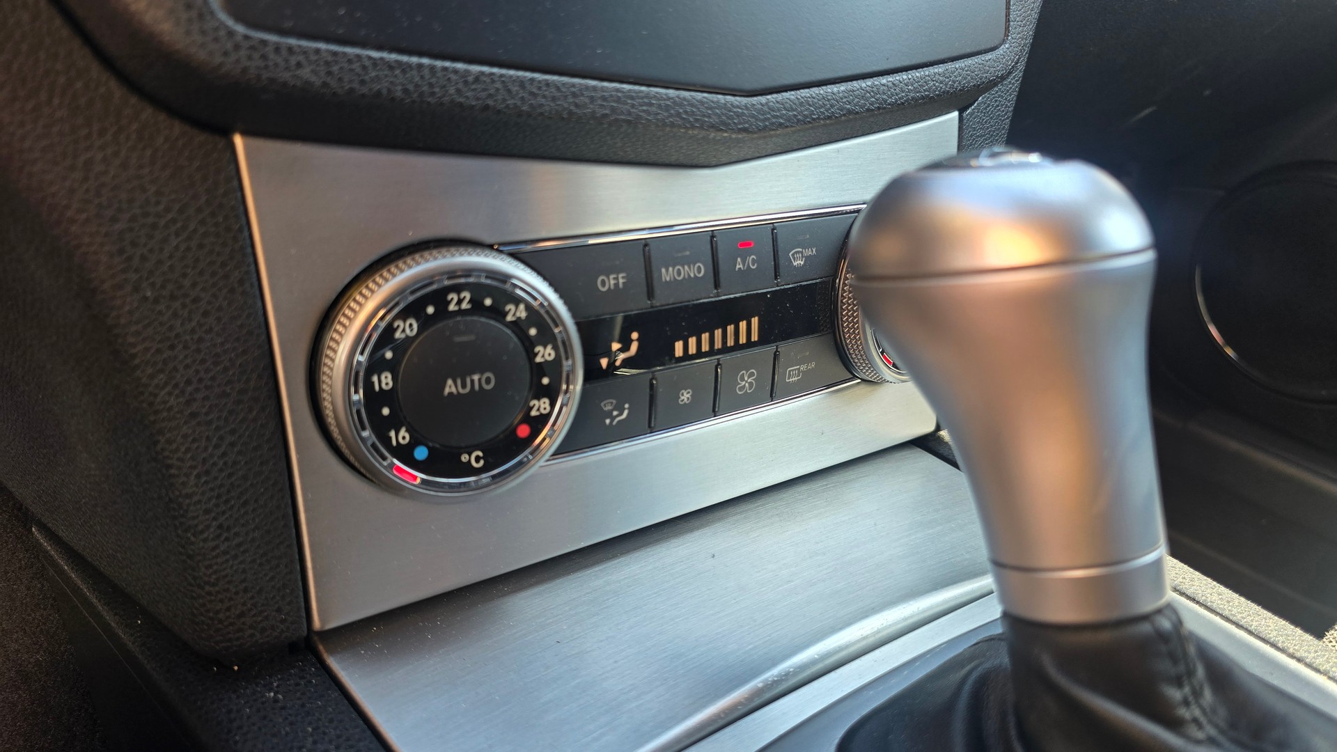 MERCEDES-BENZ C 350 Avantgarde 4Matic 7G-Tronic-image-16