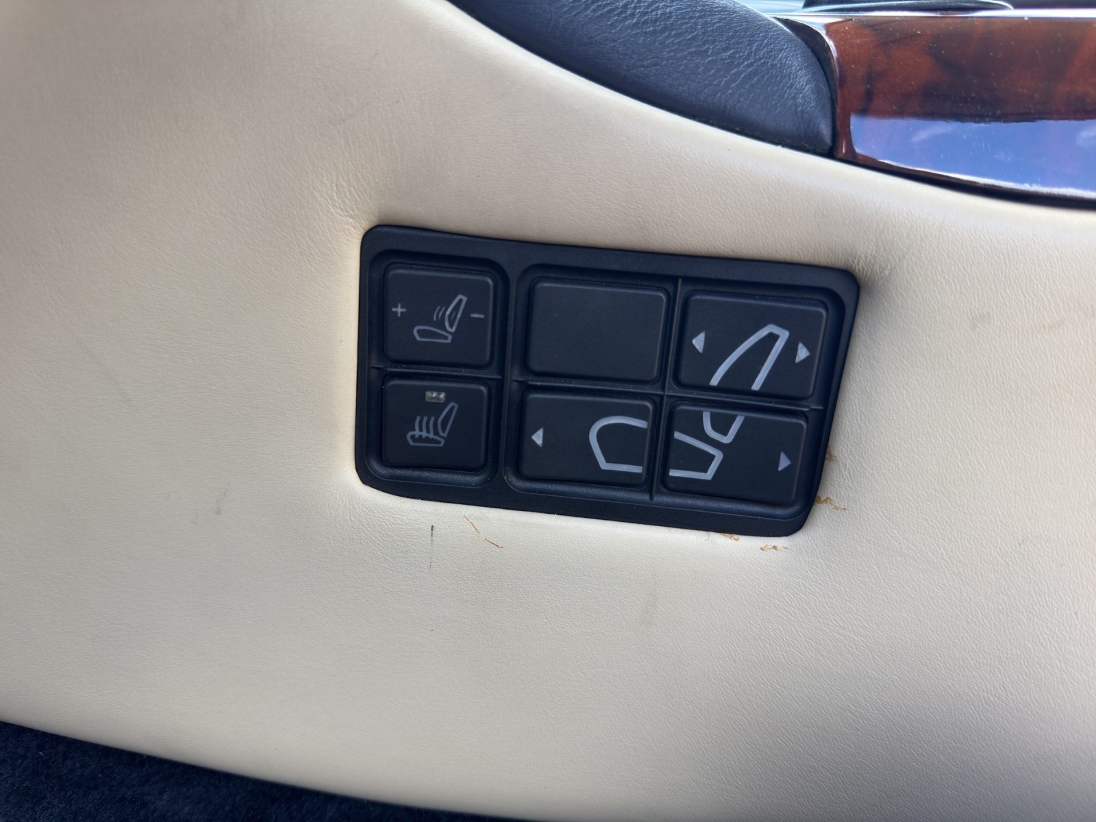 ASTON MARTIN DB7-image-13