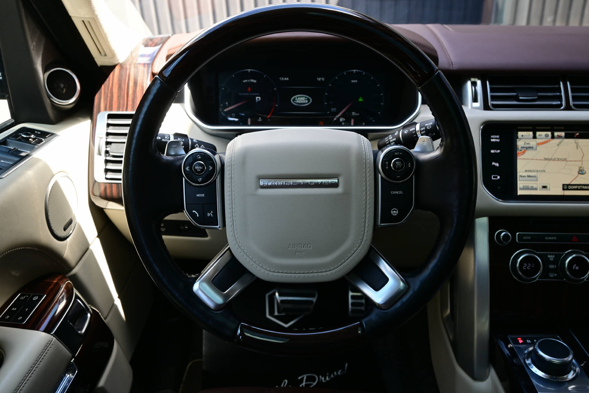 LAND ROVER Range Rover 5.0 V8 SC Autobiography LWB-image-17