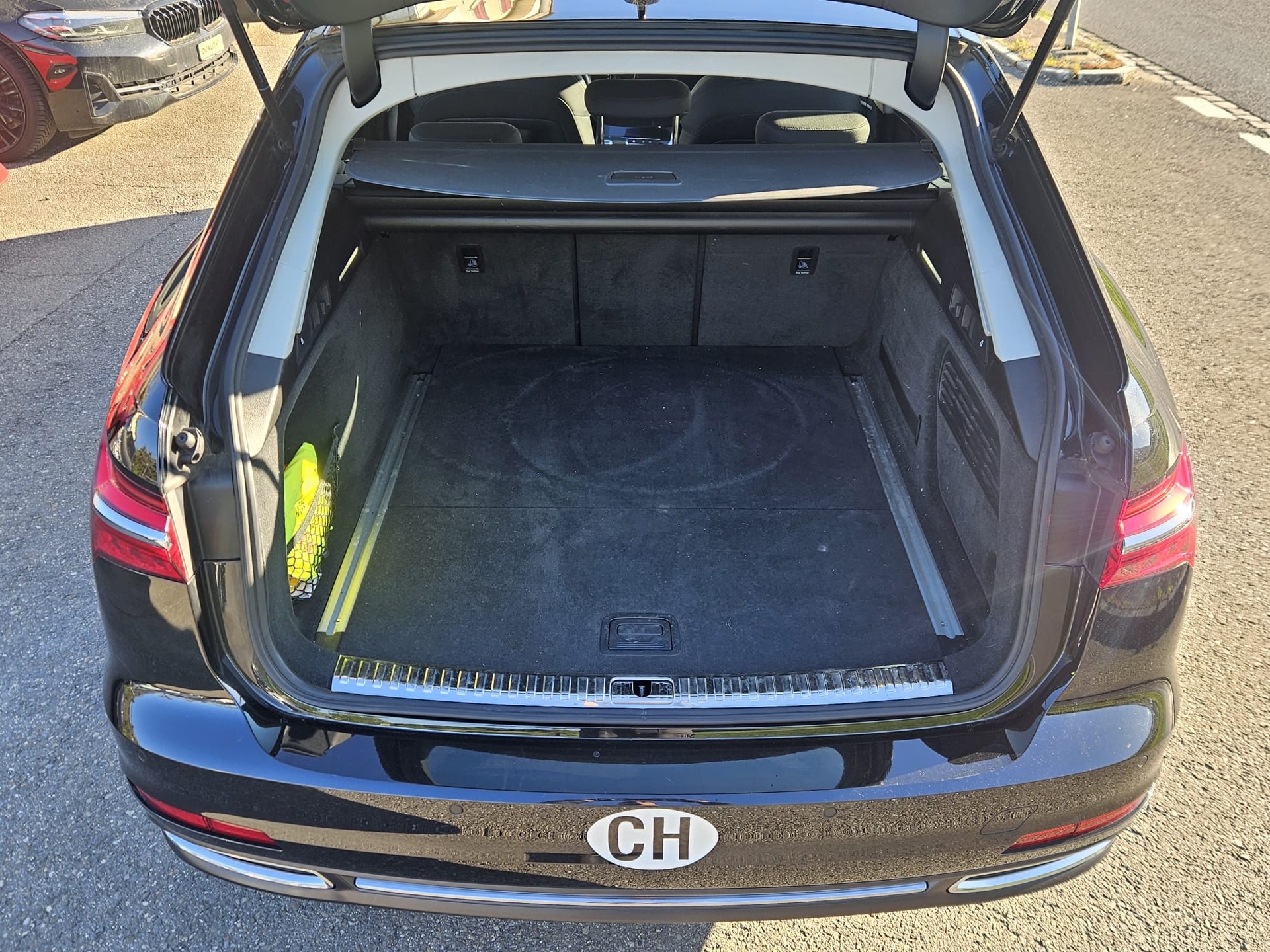 AUDI A6 Avant 40 TDI Sport Attraction quattro S-tronic-image-12