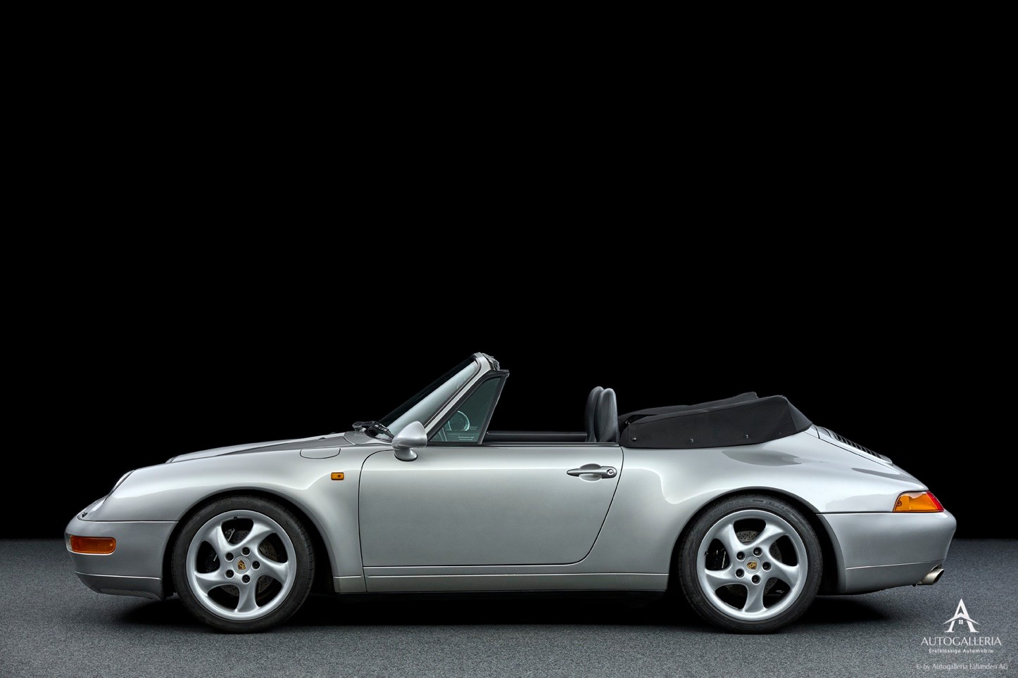 PORSCHE 911 Carrera Cabrio-image-2