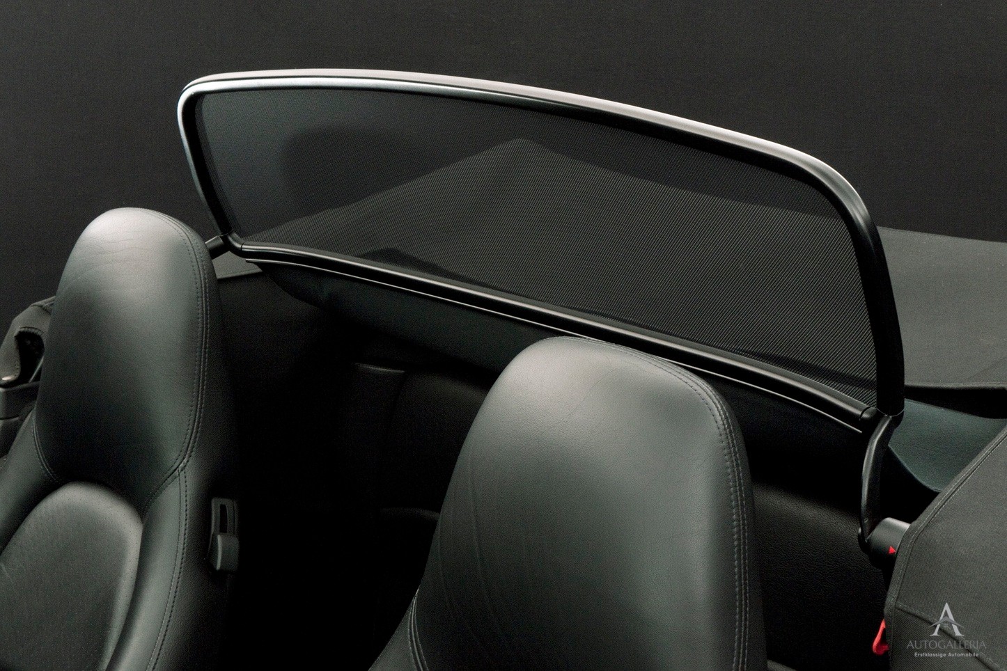 PORSCHE 911 Carrera Cabrio-image-12