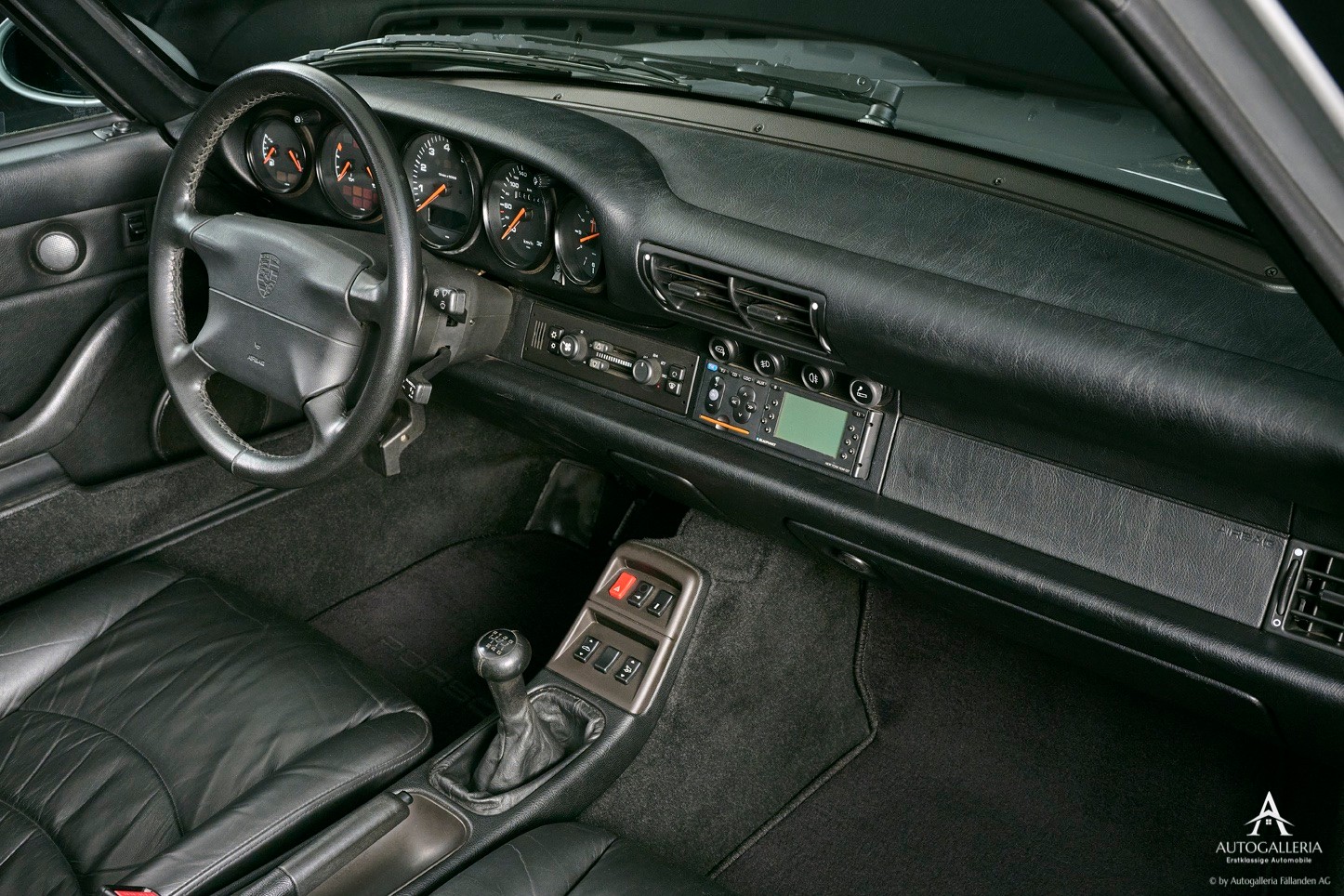 PORSCHE 911 Carrera Cabrio-image-9