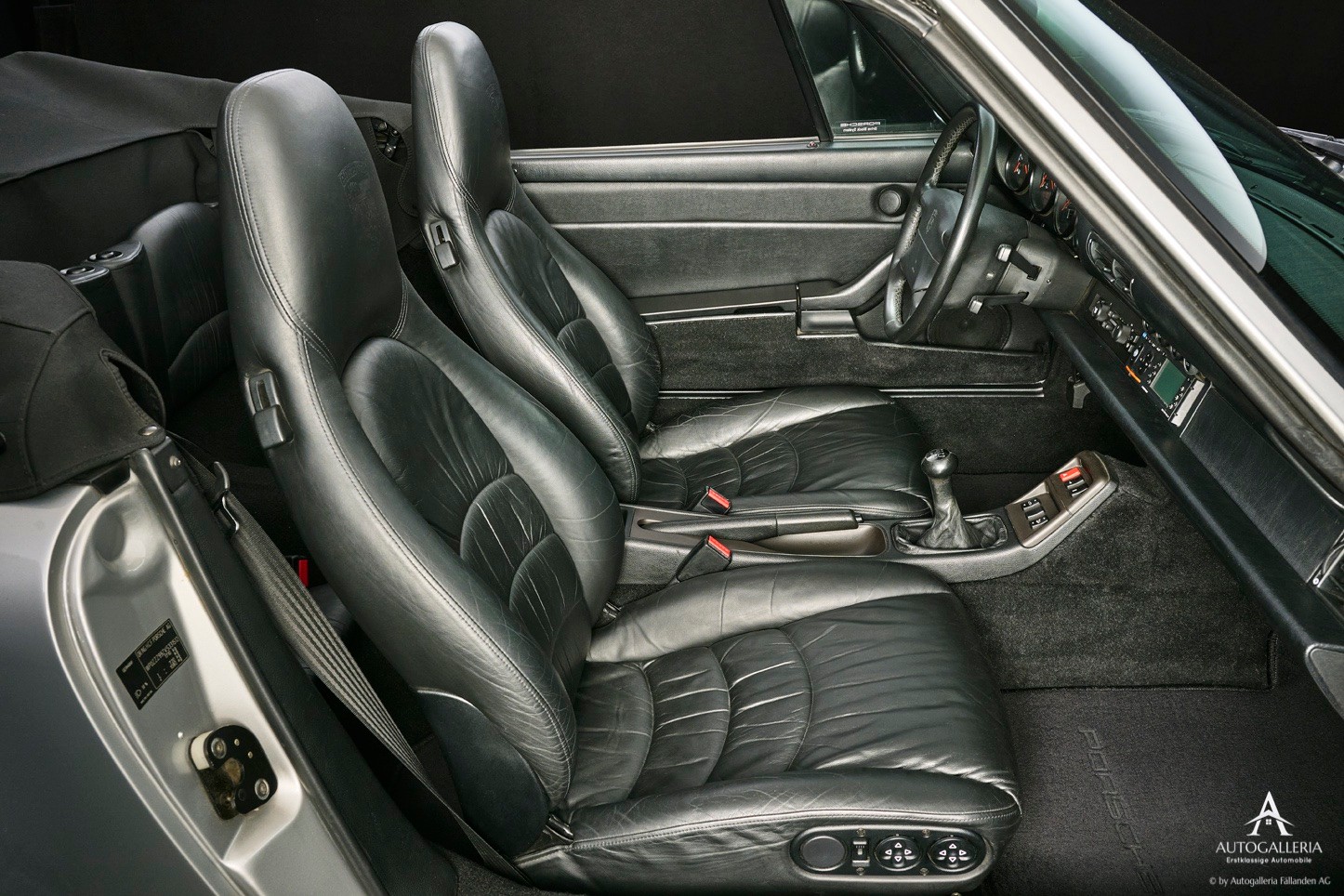 PORSCHE 911 Carrera Cabrio-image-10