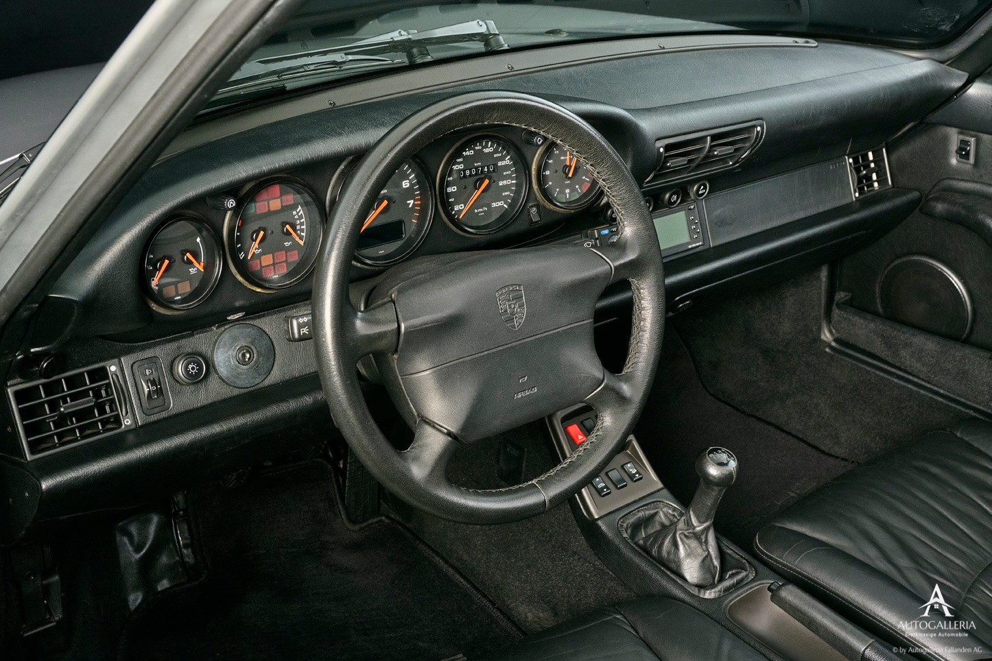 PORSCHE 911 Carrera Cabrio-image-8