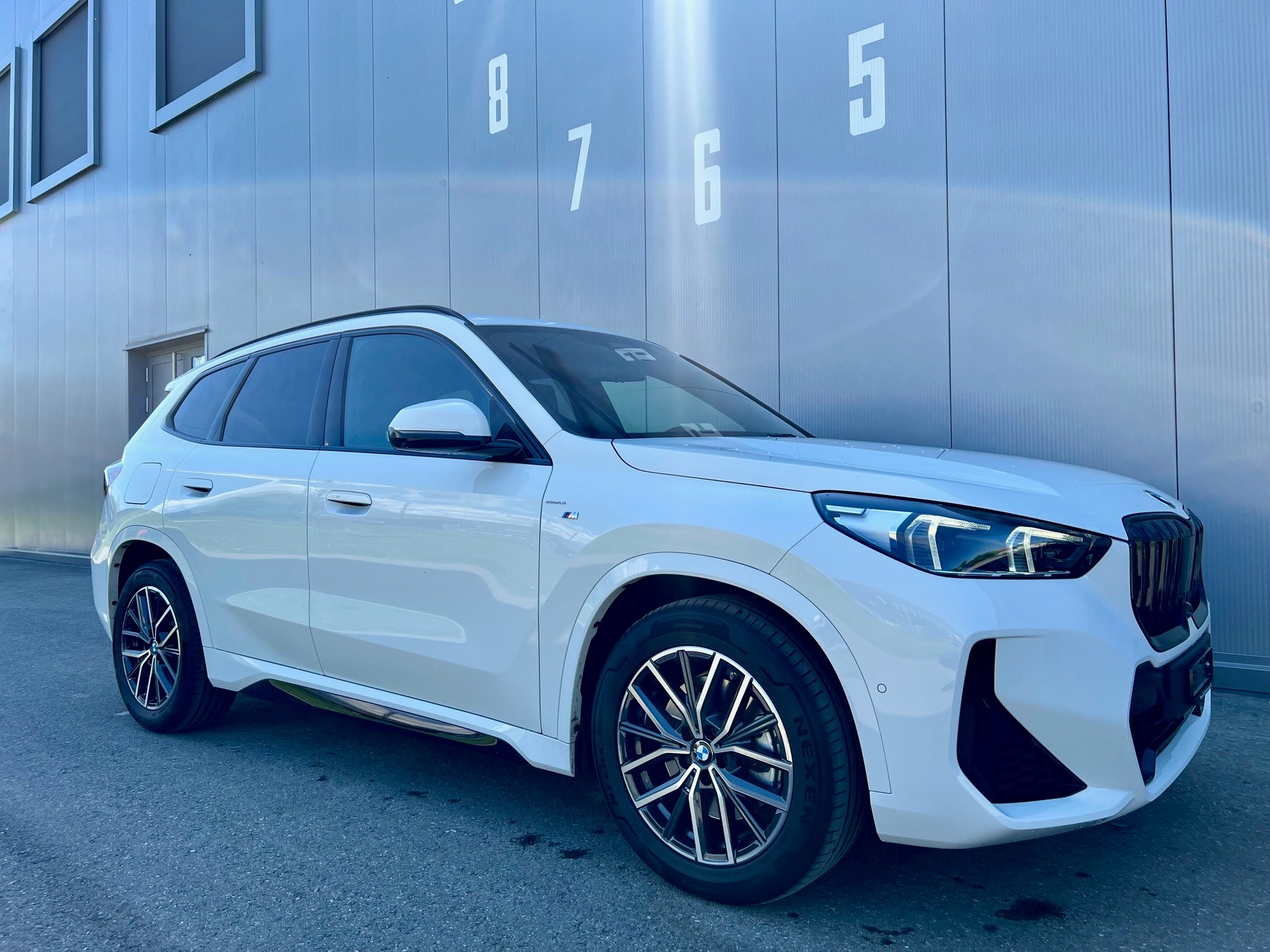 BMW X1 xDrive 23d 48V M Sport-showroom-element-3