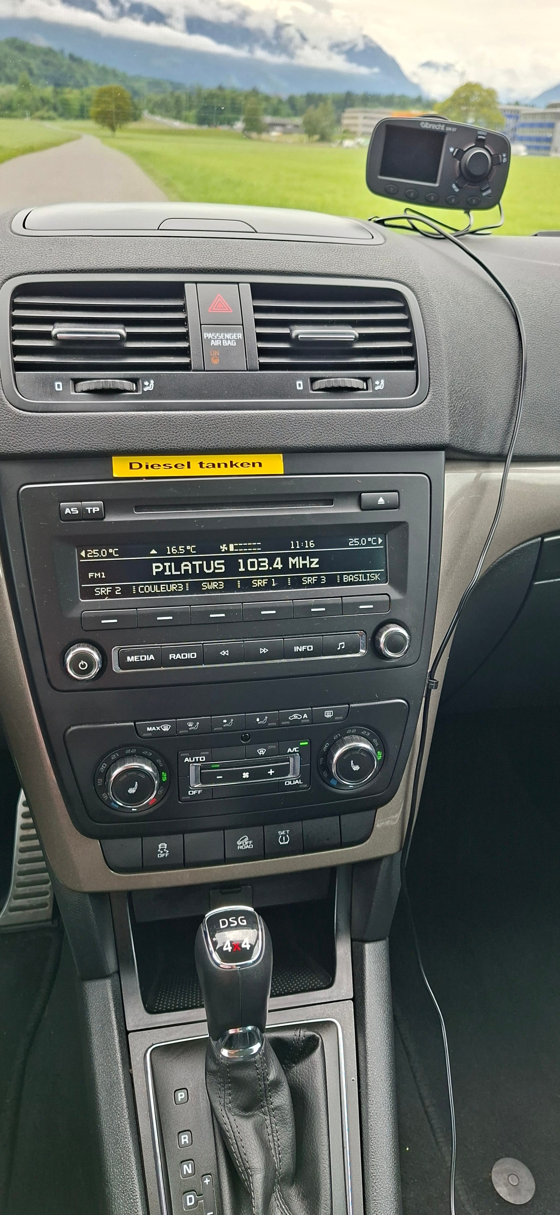 SKODA Yeti 2.0 TDI Elegance Outdoor 4x4 DSG-image-7