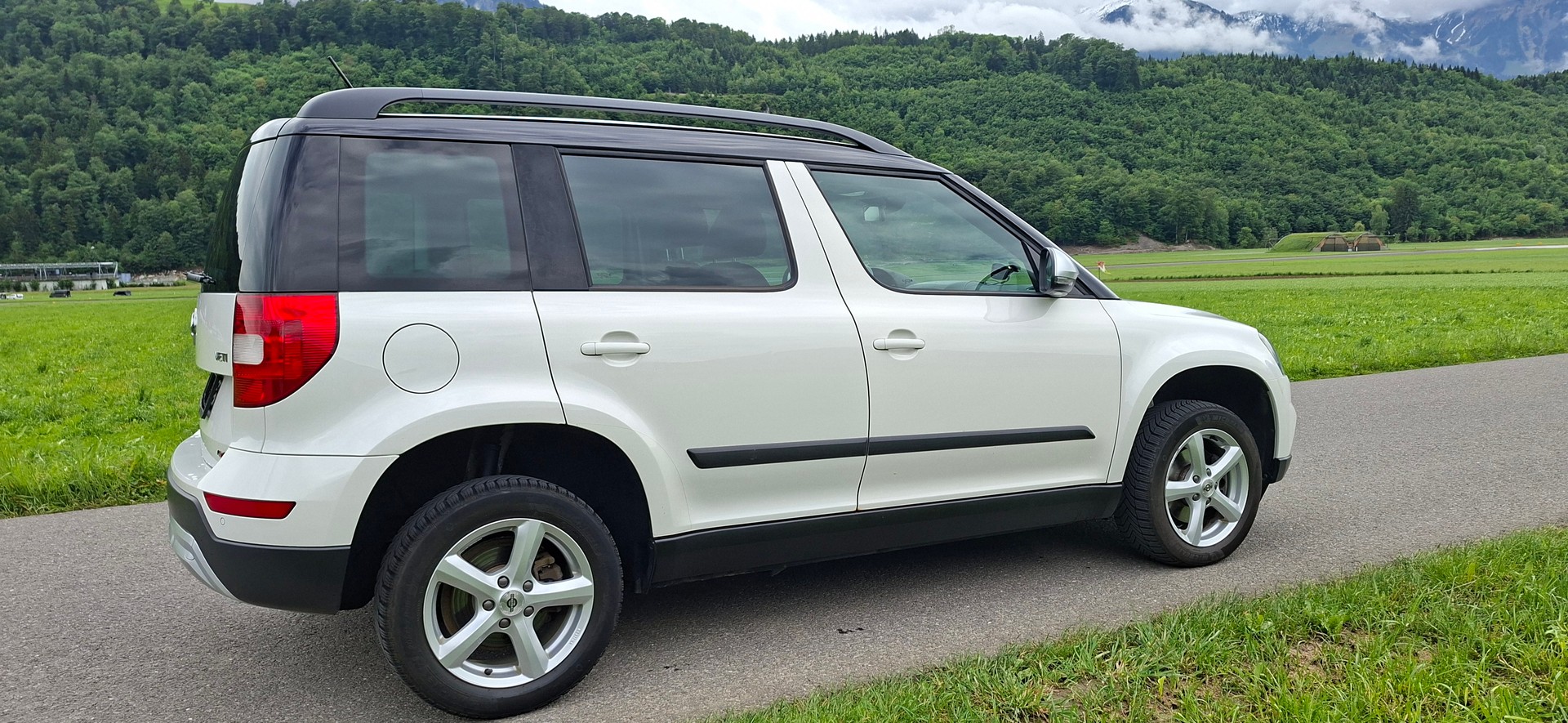SKODA Yeti 2.0 TDI Elegance Outdoor 4x4 DSG-image-3