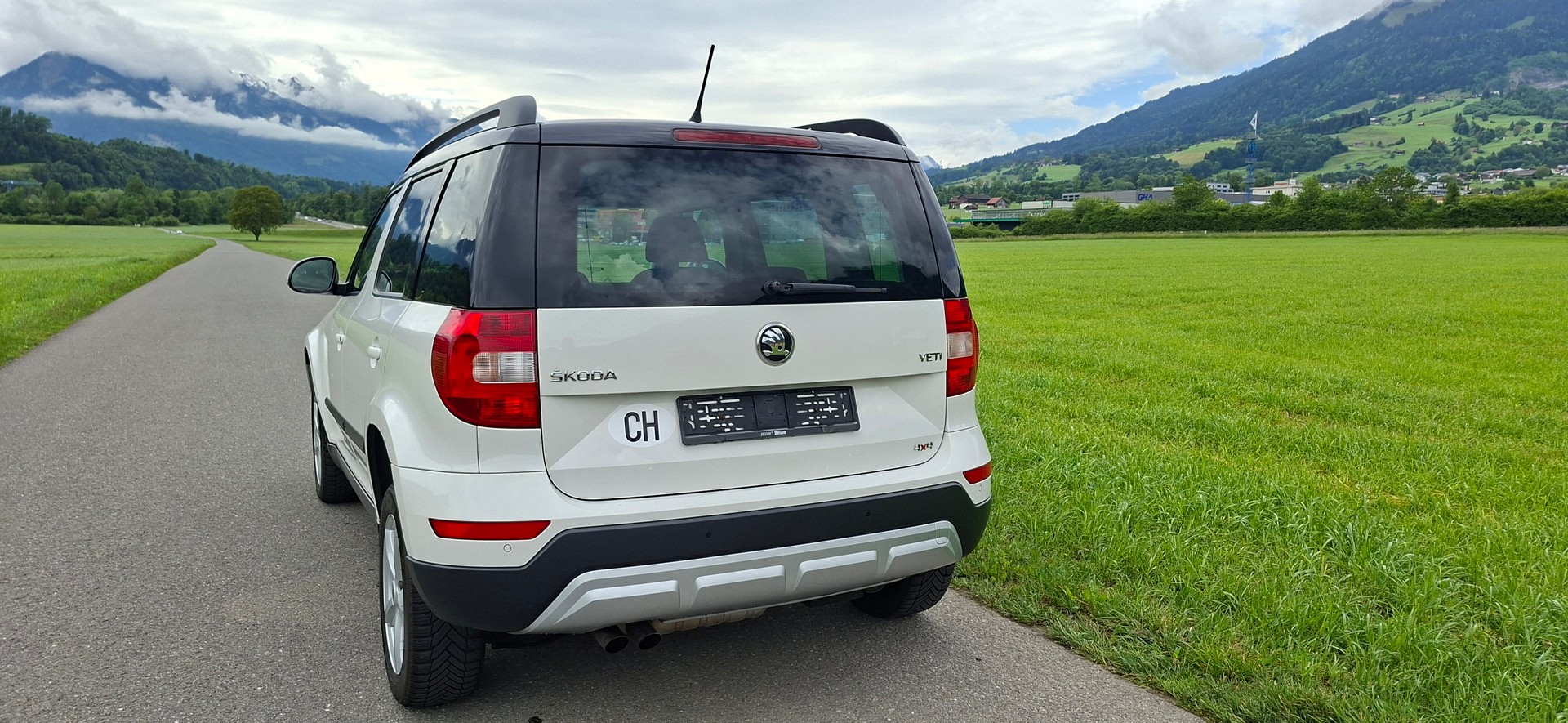 SKODA Yeti 2.0 TDI Elegance Outdoor 4x4 DSG-image-4