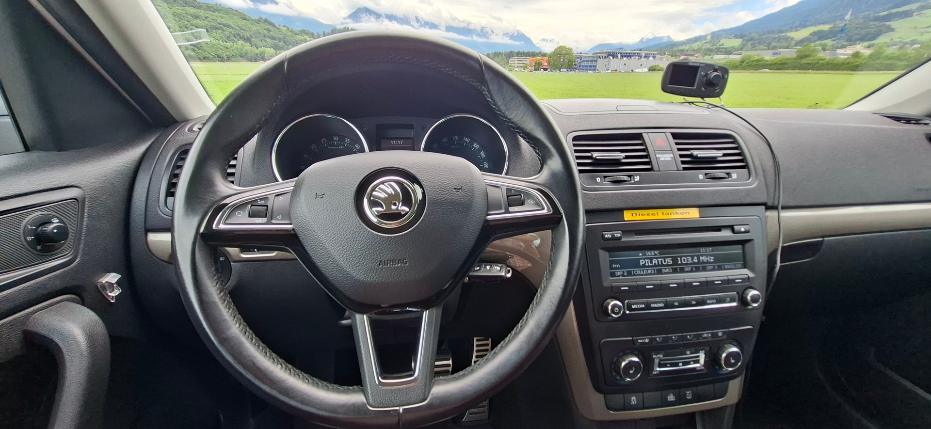 SKODA Yeti 2.0 TDI Elegance Outdoor 4x4 DSG-image-8
