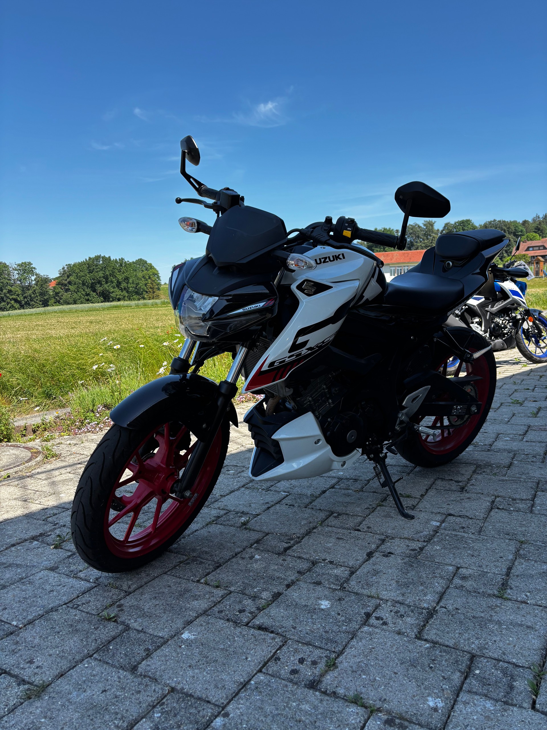 SUZUKI GSX-S 125-image-3