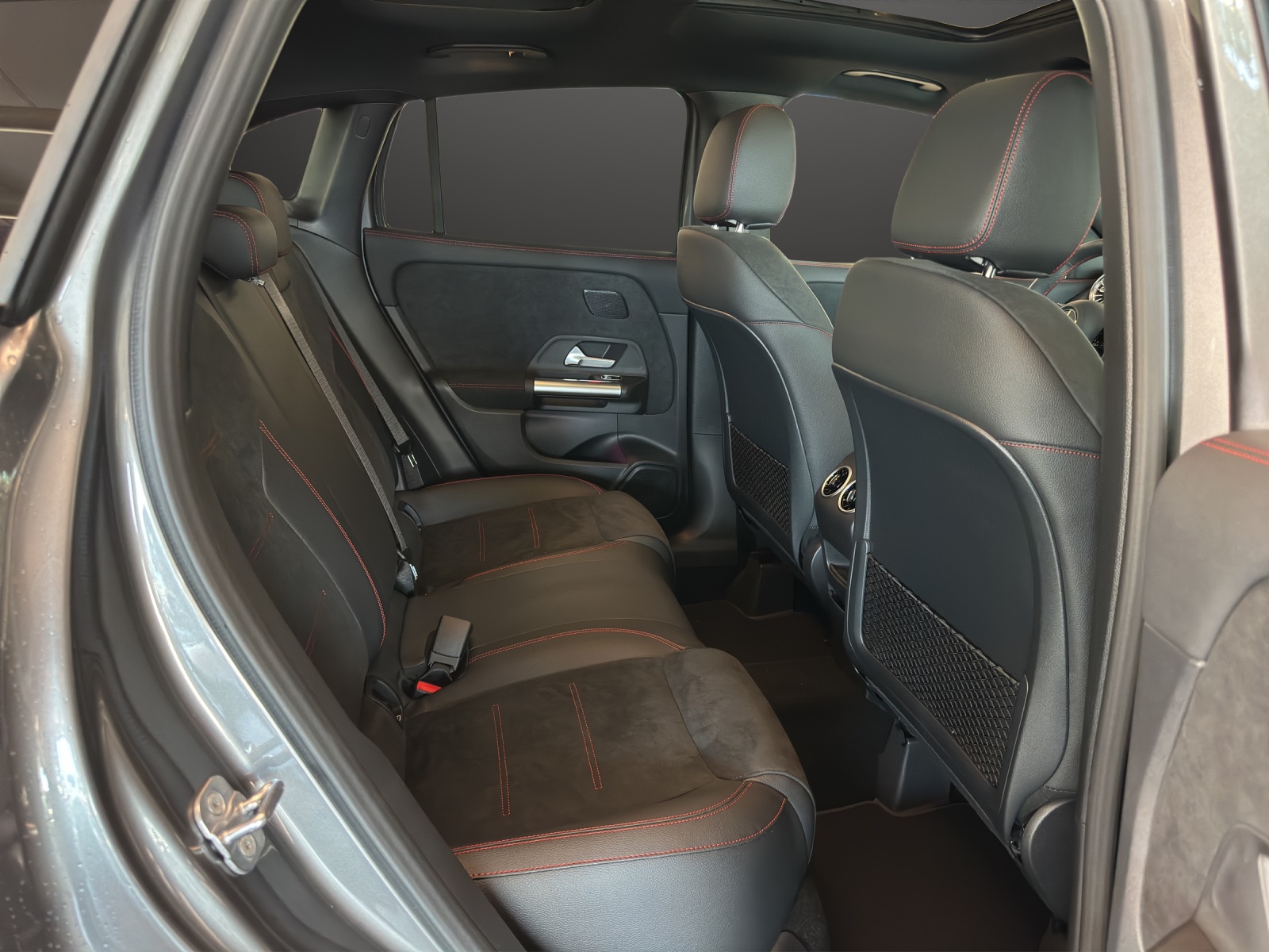 MERCEDES-BENZ GLA 200 Night Star 7G-D-image-11