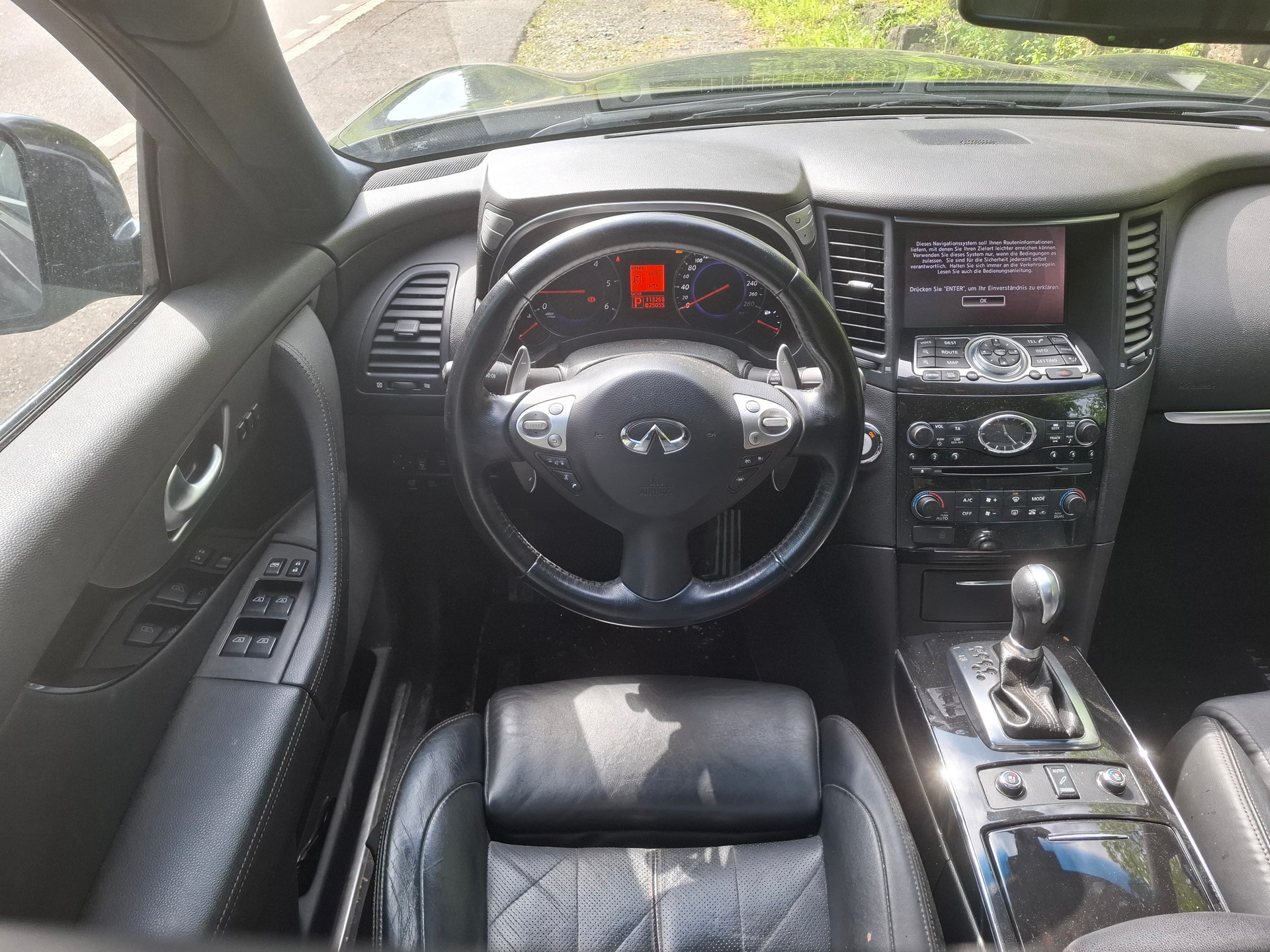 INFINITI 30d S Premium AWD-image-4