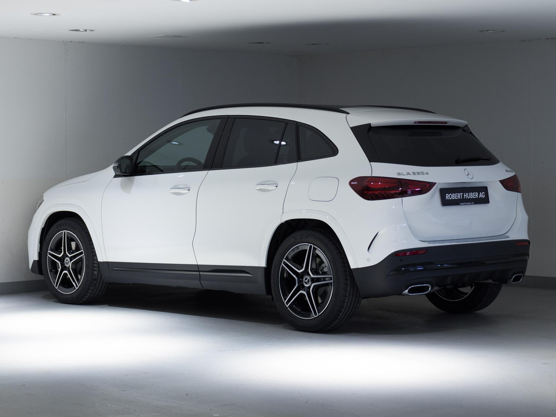 MERCEDES-BENZ GLA 220 d 4MATIC-image-4