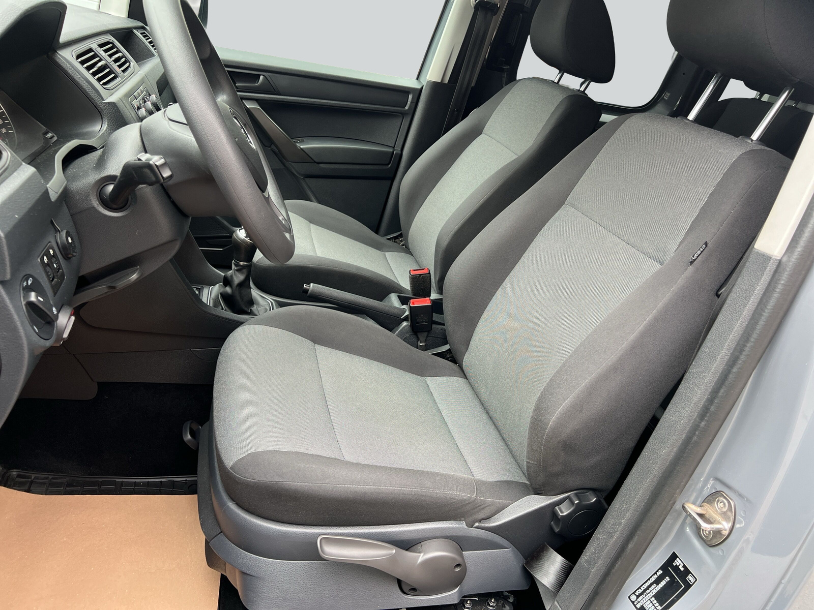 VW Caddy 2.0TDI 4Motion BlueMotion Technology-image-9