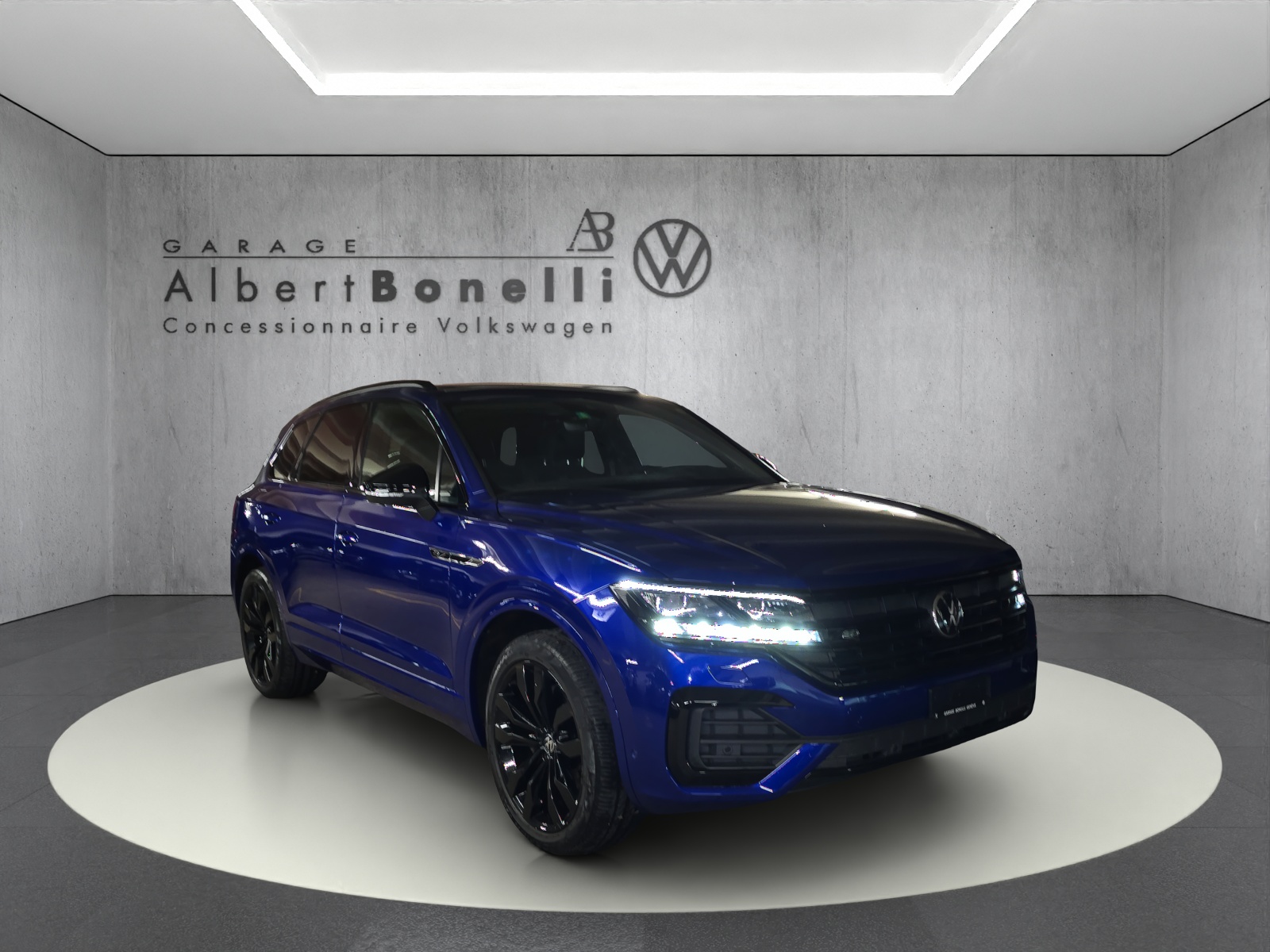 VW Touareg 3.0 TDI R Line Tiptronic-showroom-element-3