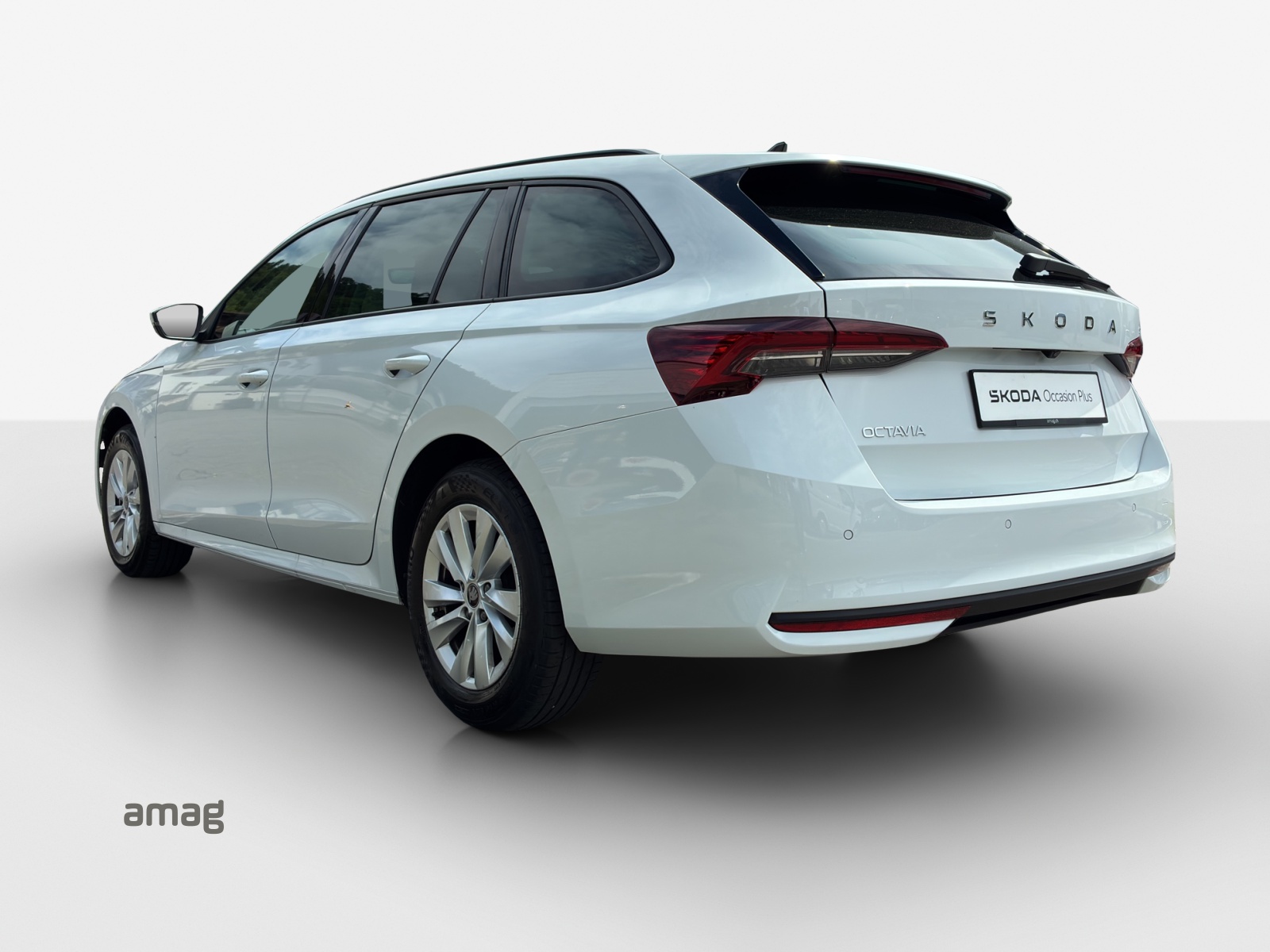 SKODA Octavia Combi 2.0 TDI DSG Selection-showroom-element-2