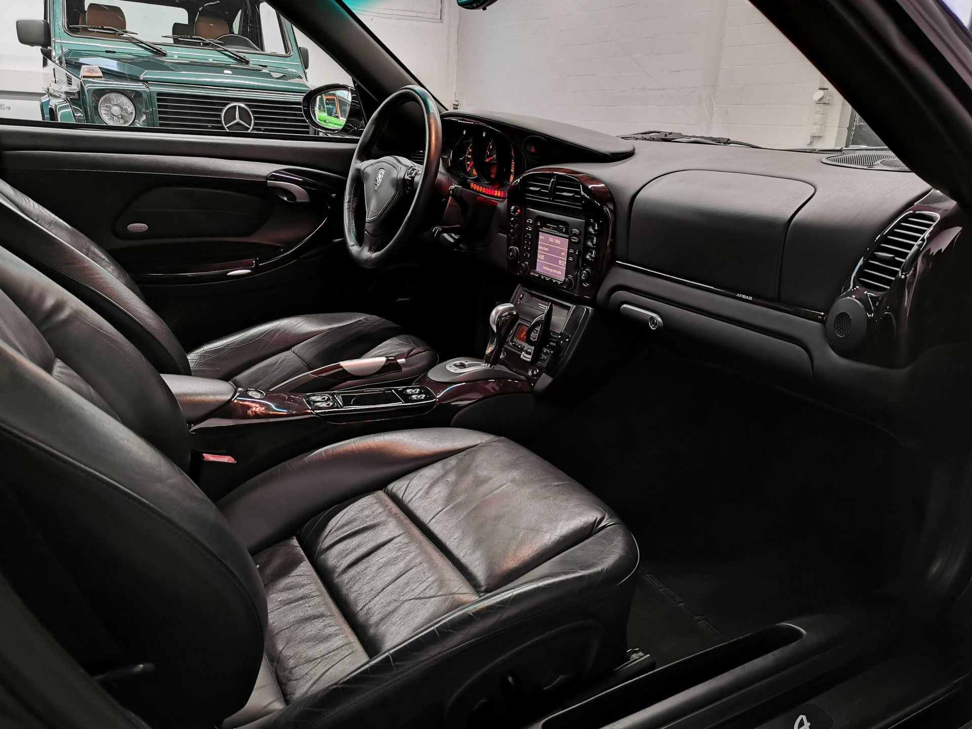 PORSCHE 911 Carrera 4 Cabrio 996 320 PS KLASSIKER FACELIFT ALL BLACK EXKLUSIVE AUTO CH-AUTO, AUSTAUSCHMOTOR PORSCHE LEDER-image-9