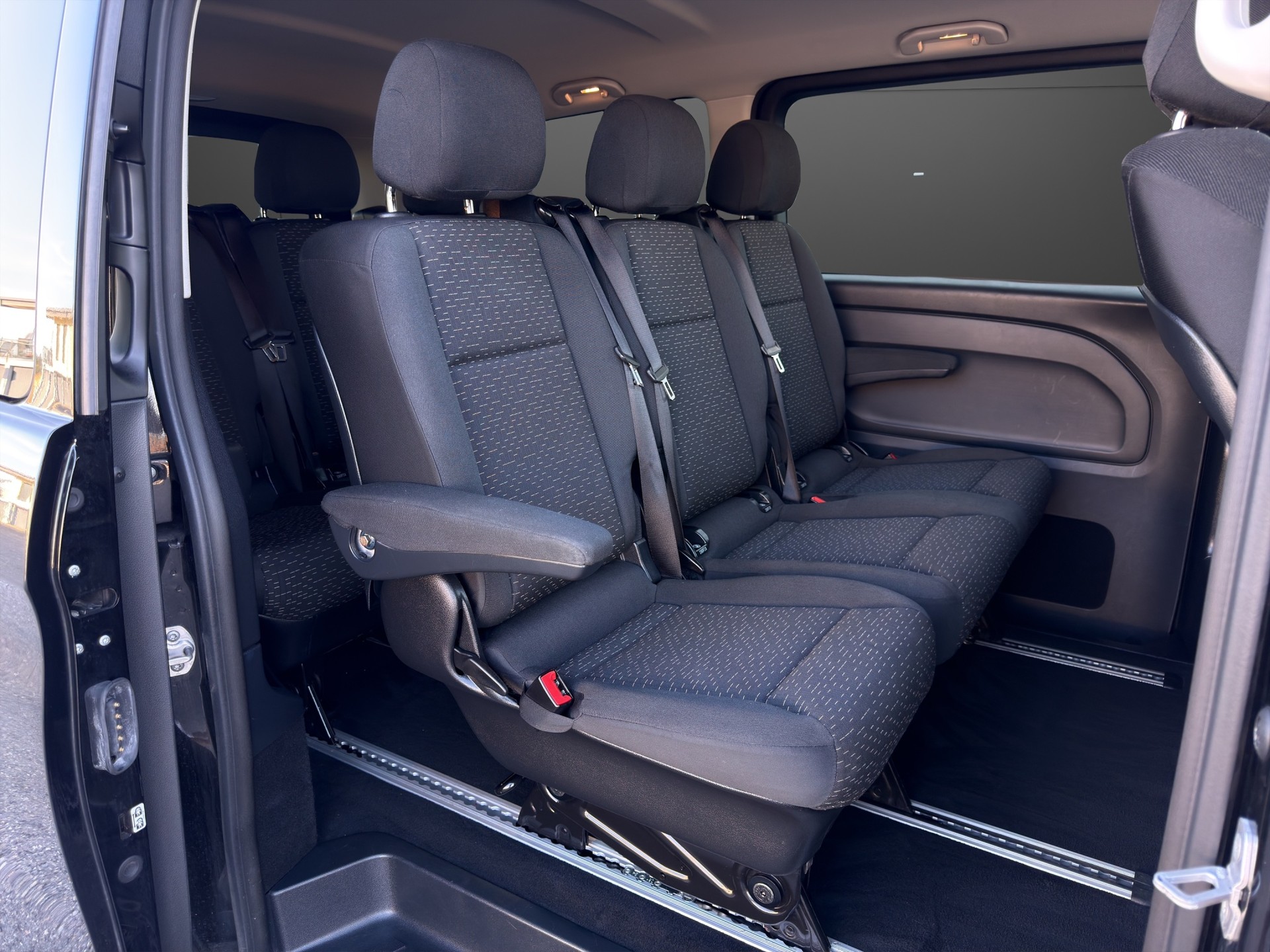 MERCEDES-BENZ Vito 116 CDI Lang Select Tourer 4Matic 9G-Tronic-image-21