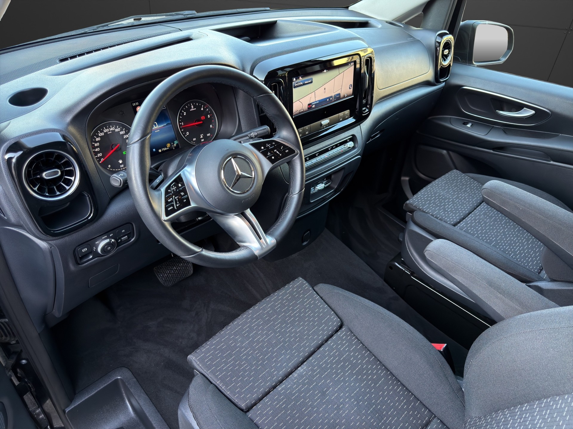 MERCEDES-BENZ Vito 116 CDI Lang Select Tourer 4Matic 9G-Tronic-image-10