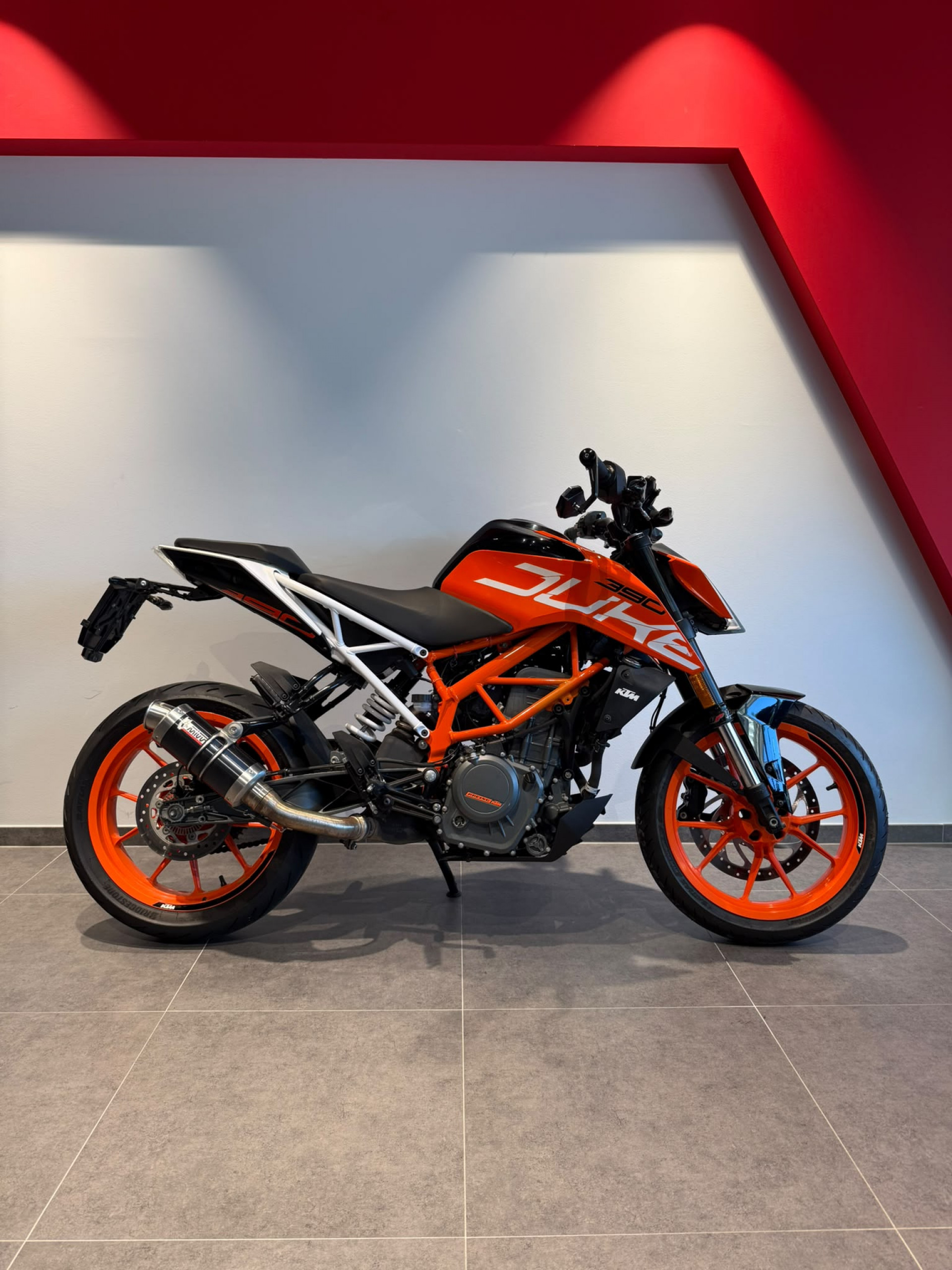 KTM 390 Duke-image-2
