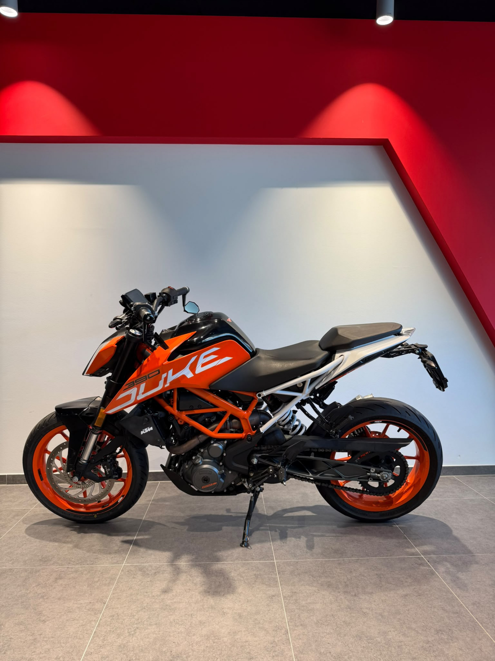 KTM 390 Duke-image-1