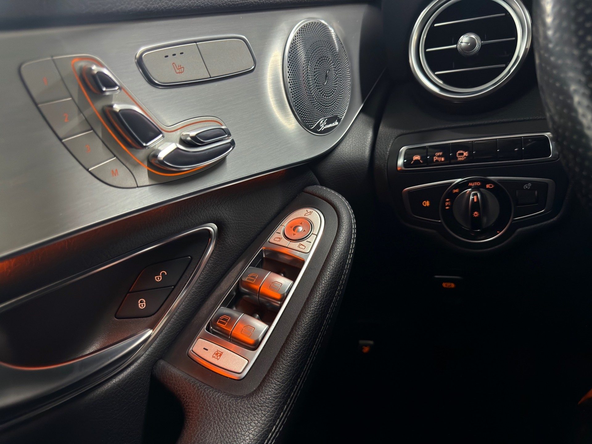 MERCEDES-BENZ GLC 250 4Matic 9G-Tronic-image-23