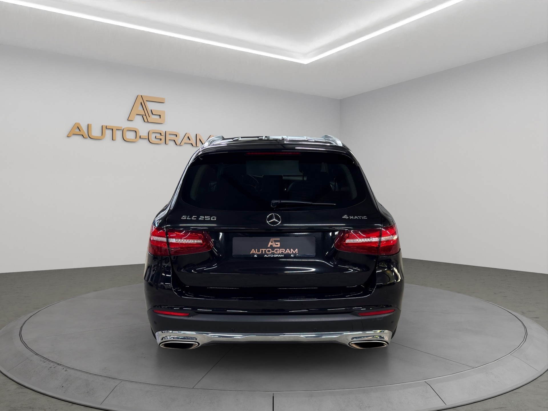 MERCEDES-BENZ GLC 250 4Matic 9G-Tronic-showroom-element-3