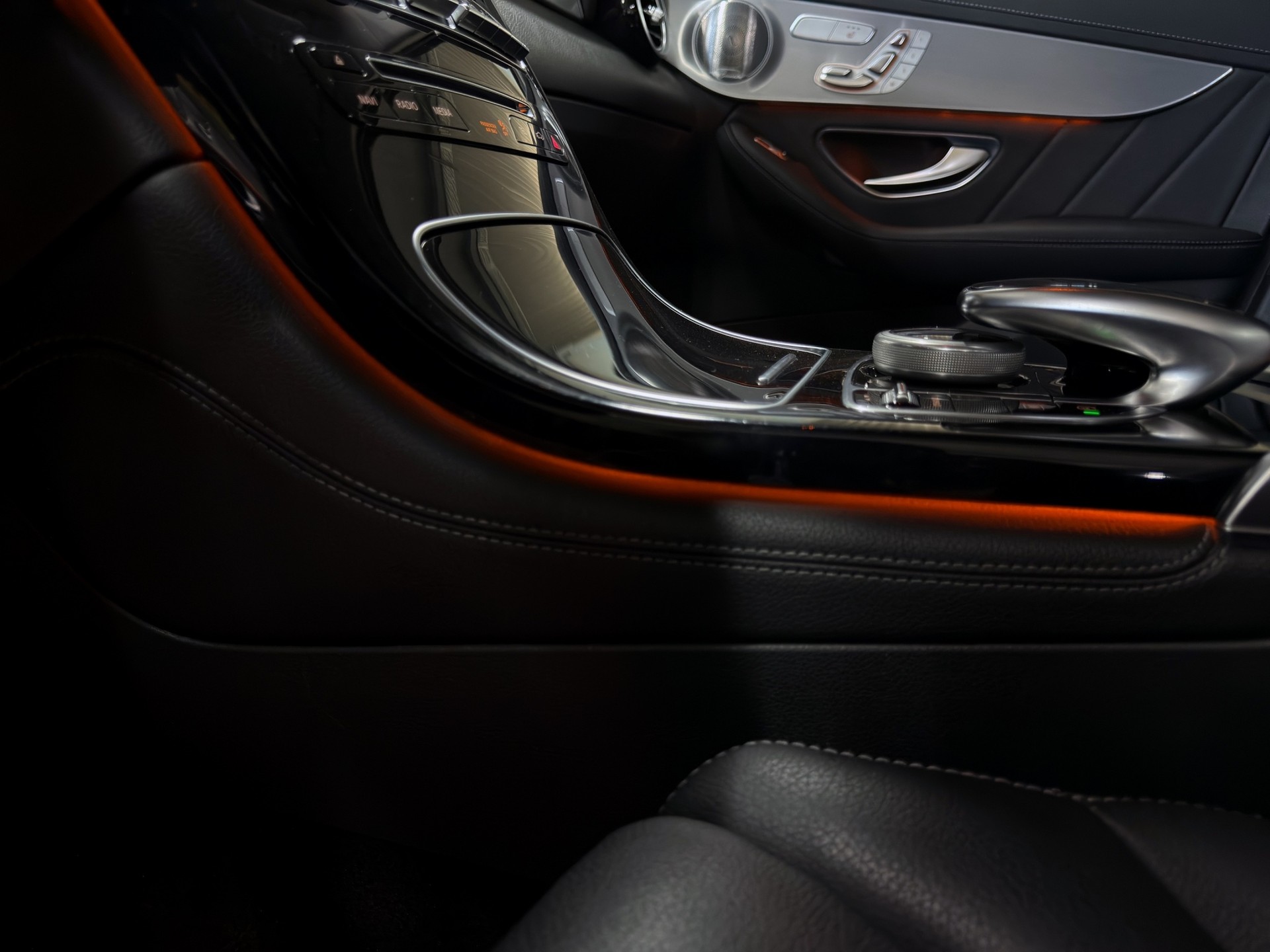 MERCEDES-BENZ GLC 250 4Matic 9G-Tronic-image-24