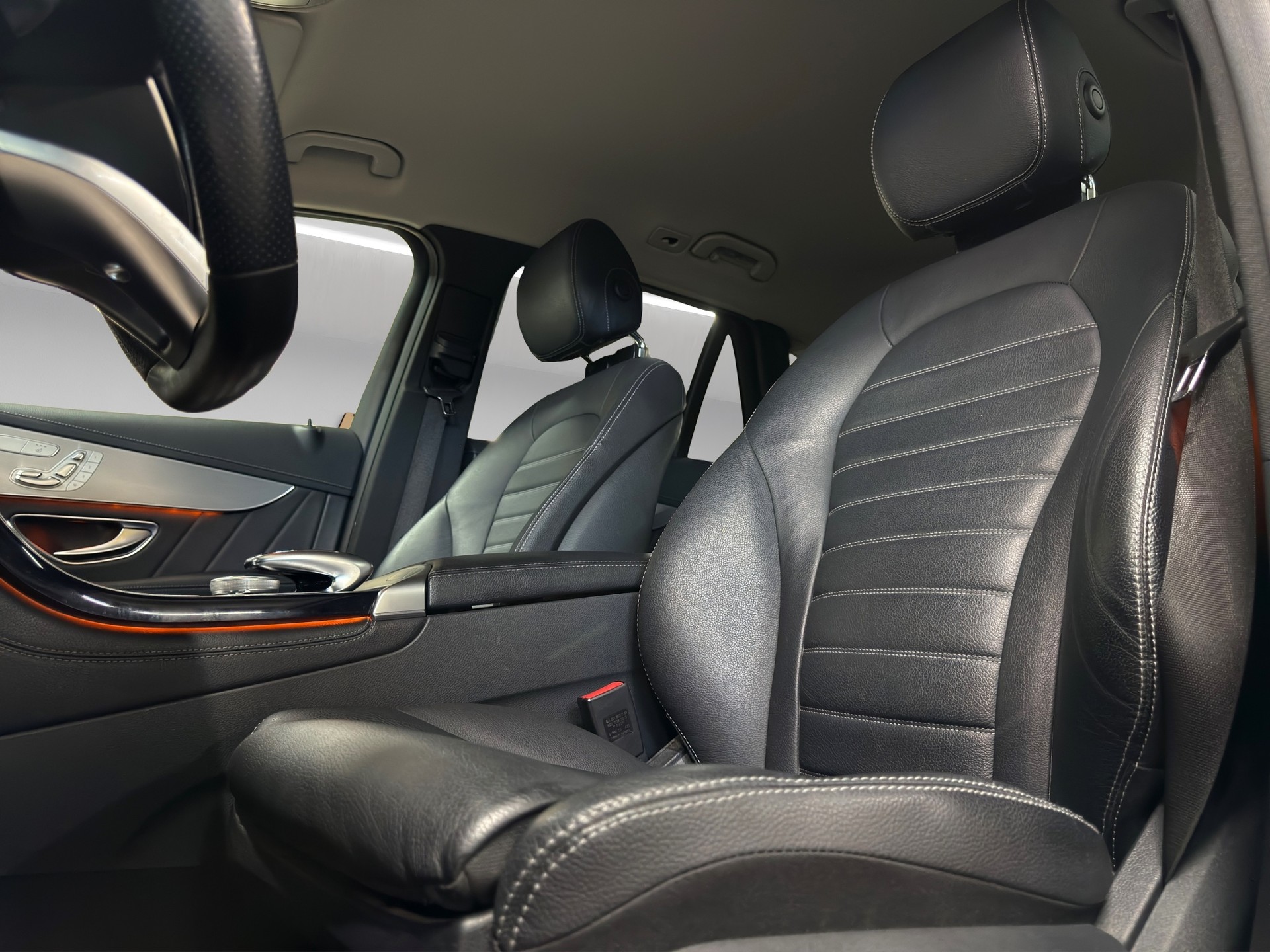 MERCEDES-BENZ GLC 250 4Matic 9G-Tronic-image-12
