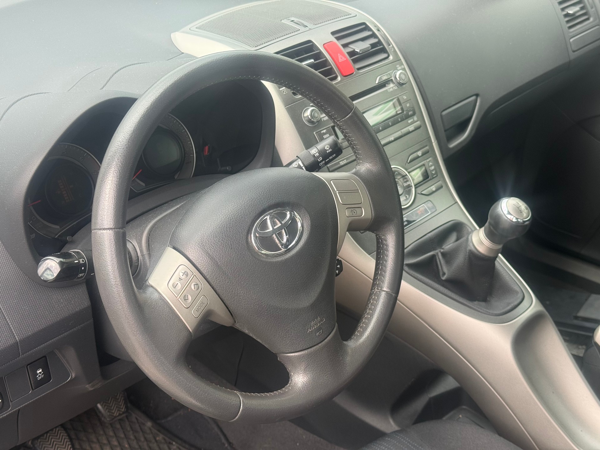 TOYOTA Auris 1.6 Linea Sol-image-7