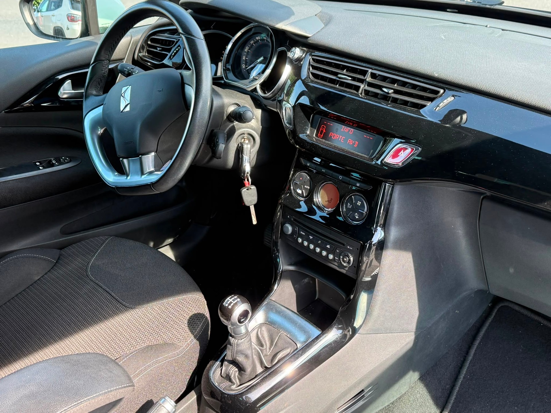DS AUTOMOBILES DS3 1.2 Pure Tech SO Chic-image-13