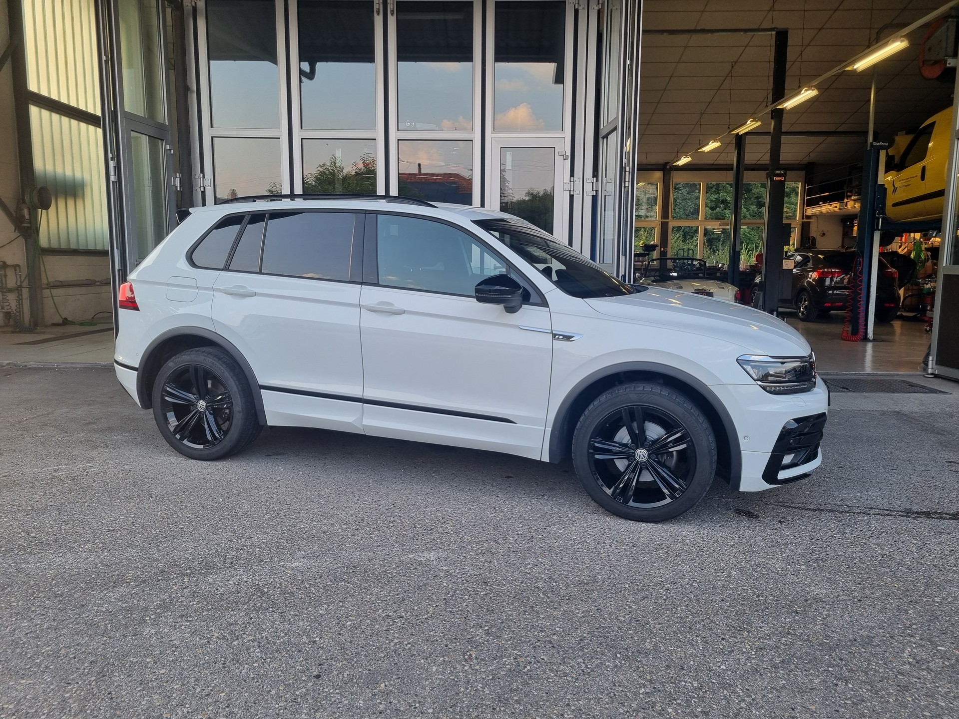 VW Tiguan 2.0 TDI SCR Highline 4Motion DSG-showroom-element-2