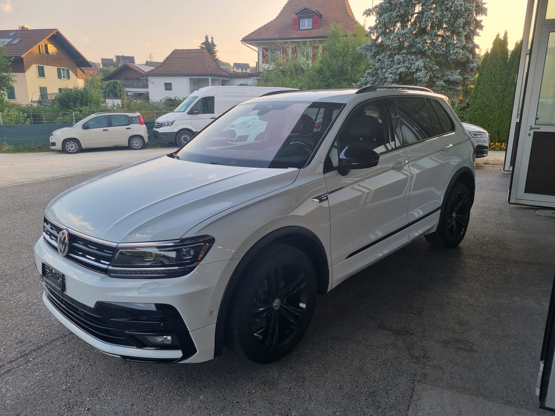 VW Tiguan 2.0 TDI SCR Highline 4Motion DSG-image-6
