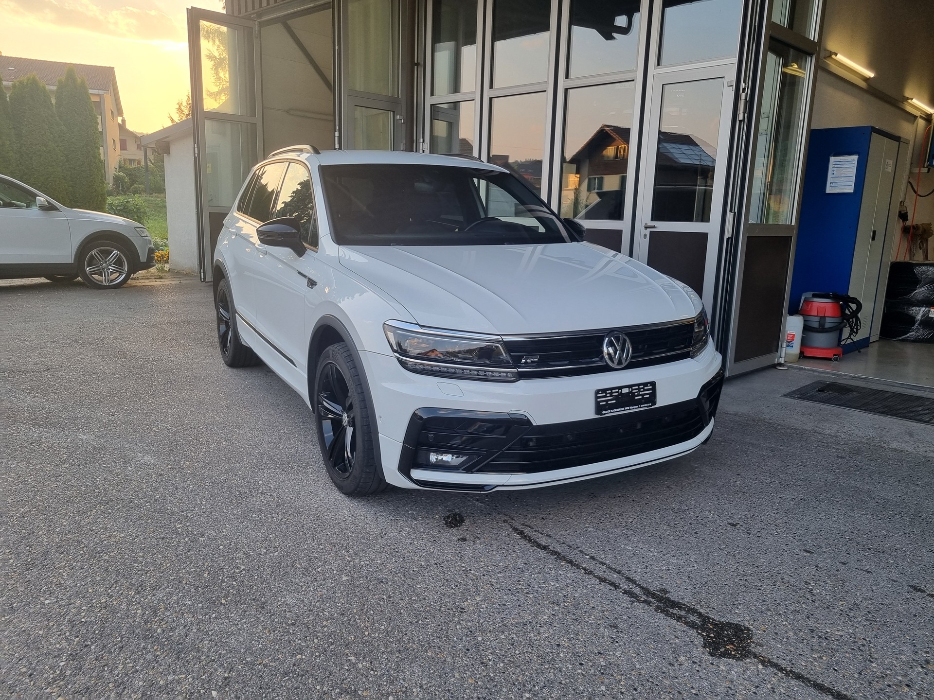 VW Tiguan 2.0 TDI SCR Highline 4Motion DSG-showroom-element-1