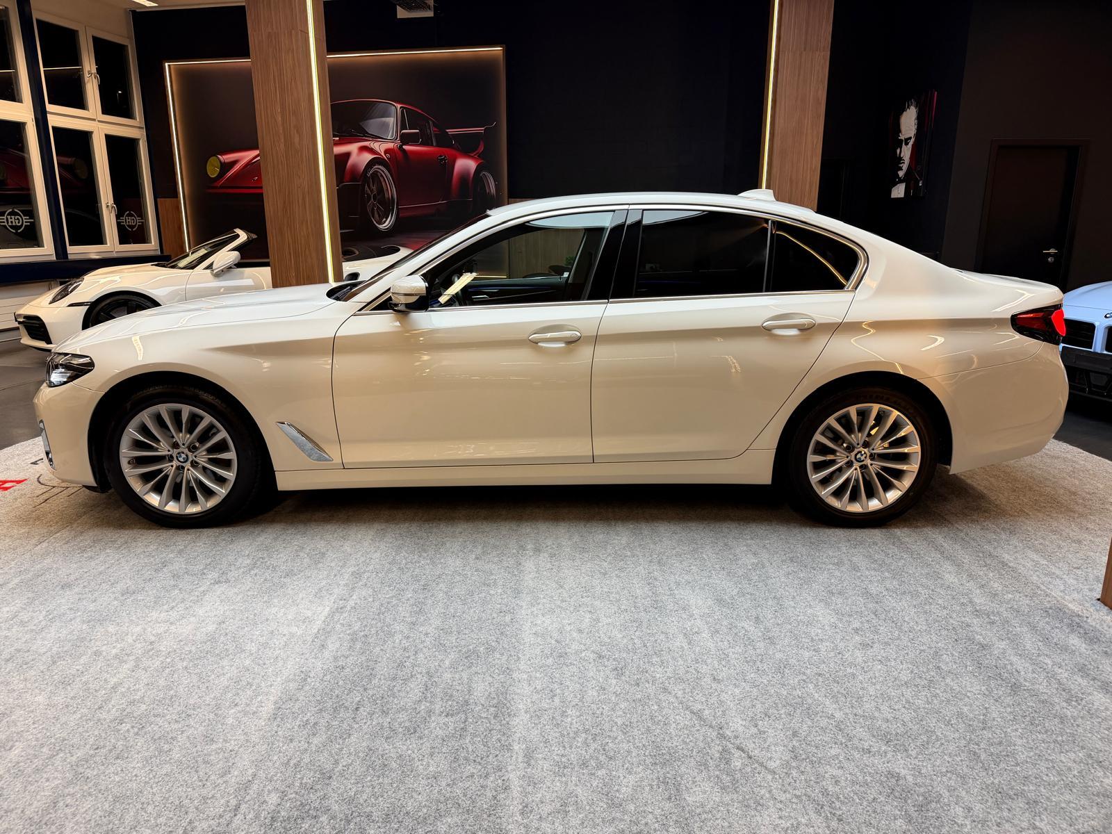 BMW 520d xDrive-showroom-element-3