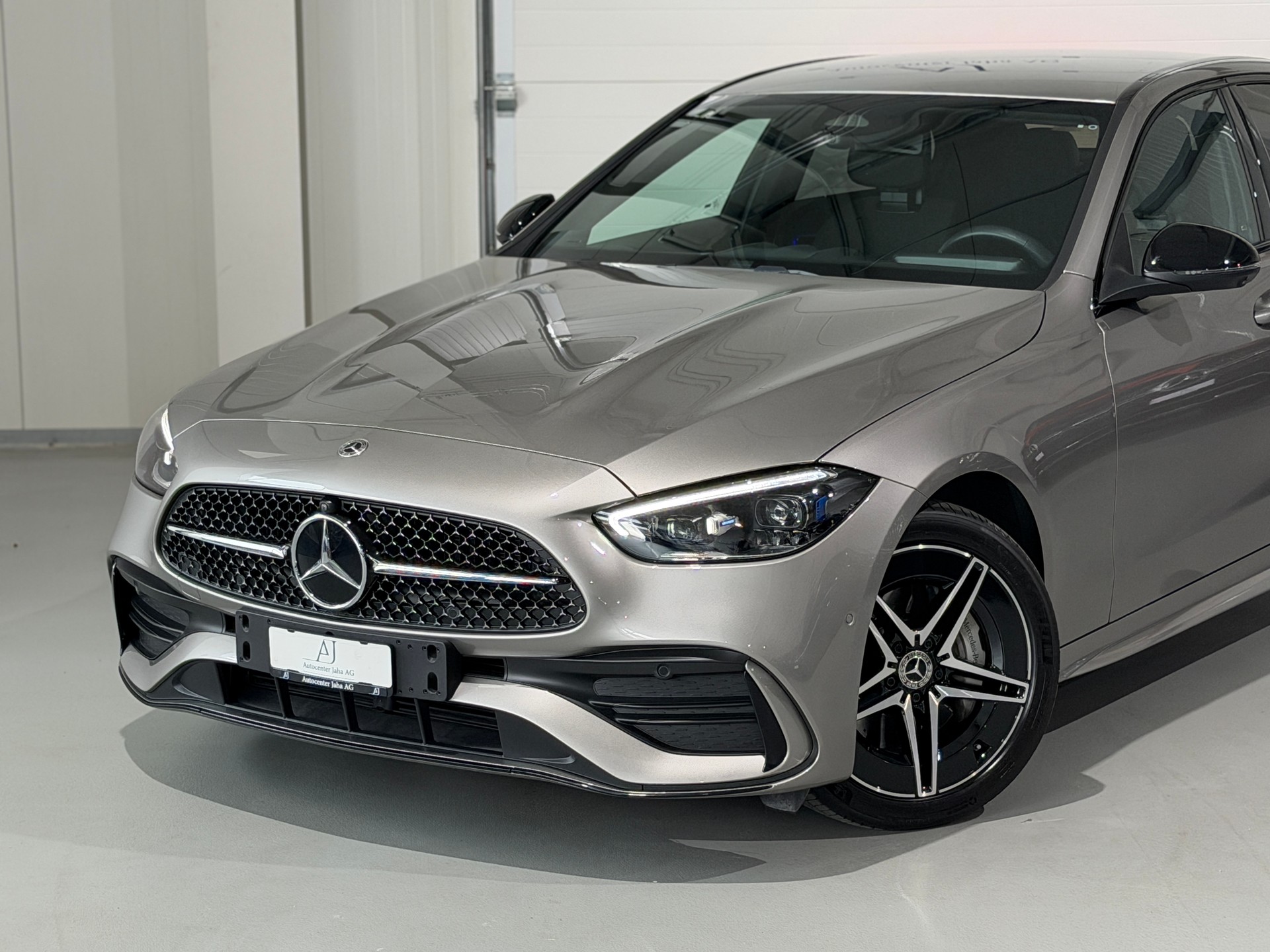 MERCEDES-BENZ C 300e AMG Line inkl. fortlaufende Werksgarantie-showroom-element-1
