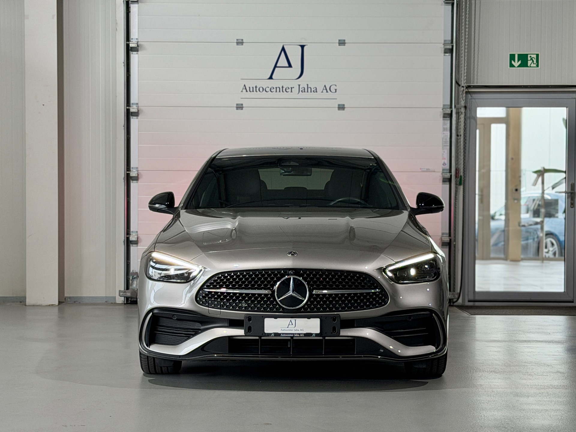 MERCEDES-BENZ C 300e AMG Line inkl. fortlaufende Werksgarantie-showroom-element-3