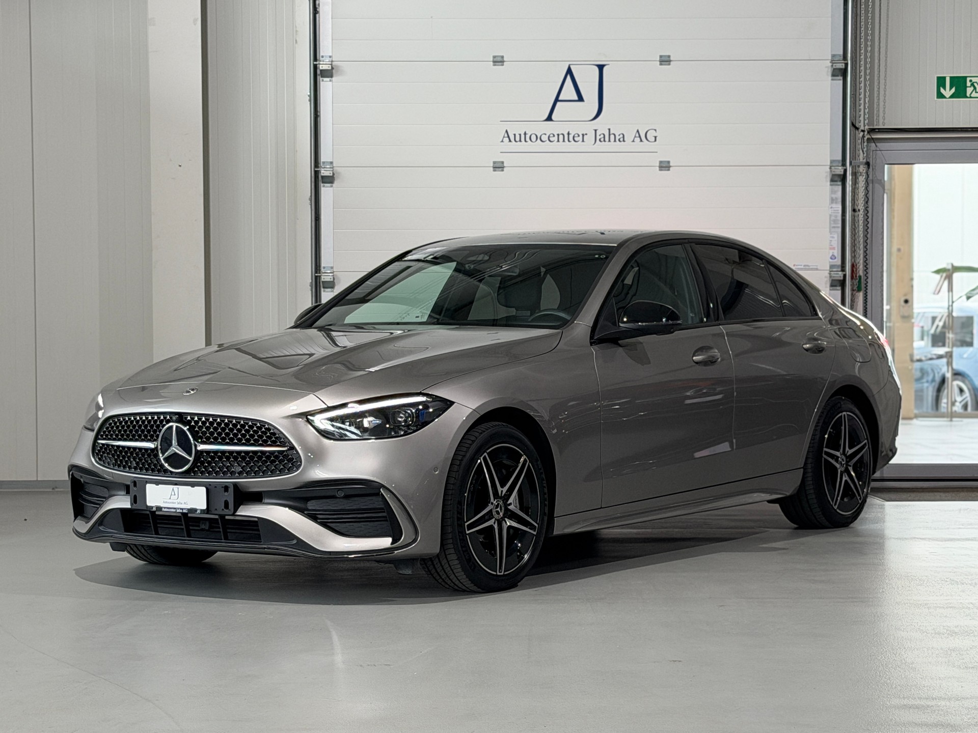 MERCEDES-BENZ C 300e AMG Line inkl. fortlaufende Werksgarantie-showroom-element-2