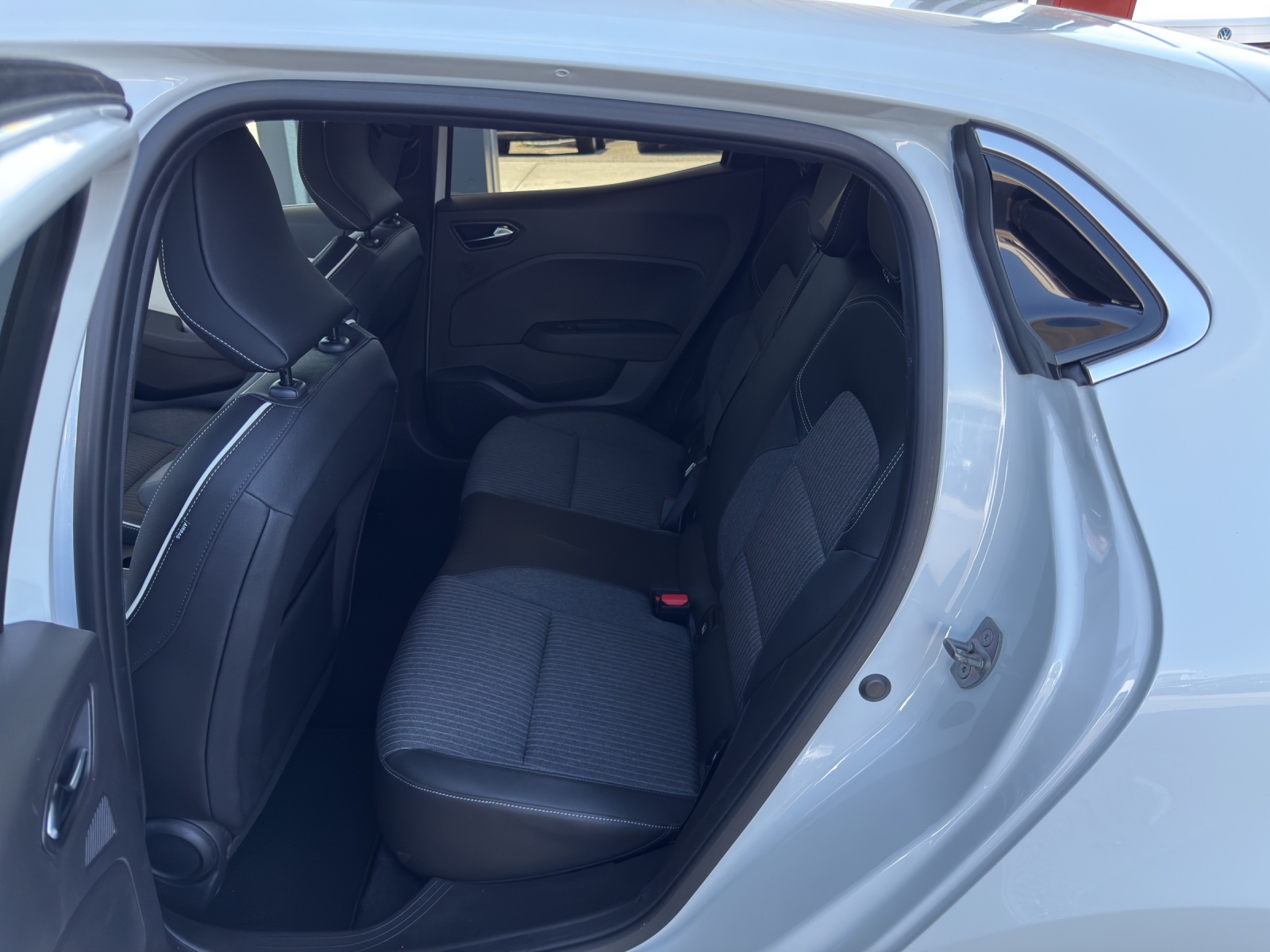 RENAULT Clio 1.6 E-Tech Techno-image-6