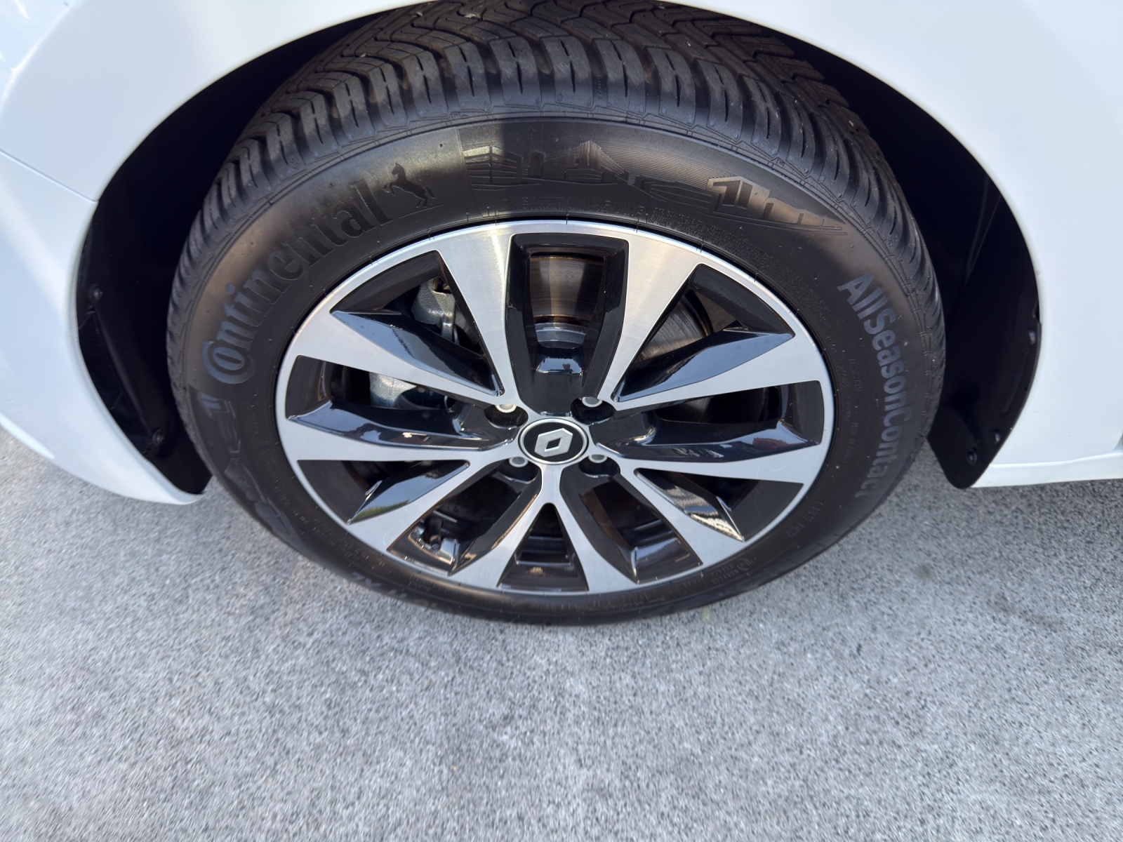 RENAULT Clio 1.6 E-Tech Techno-image-14