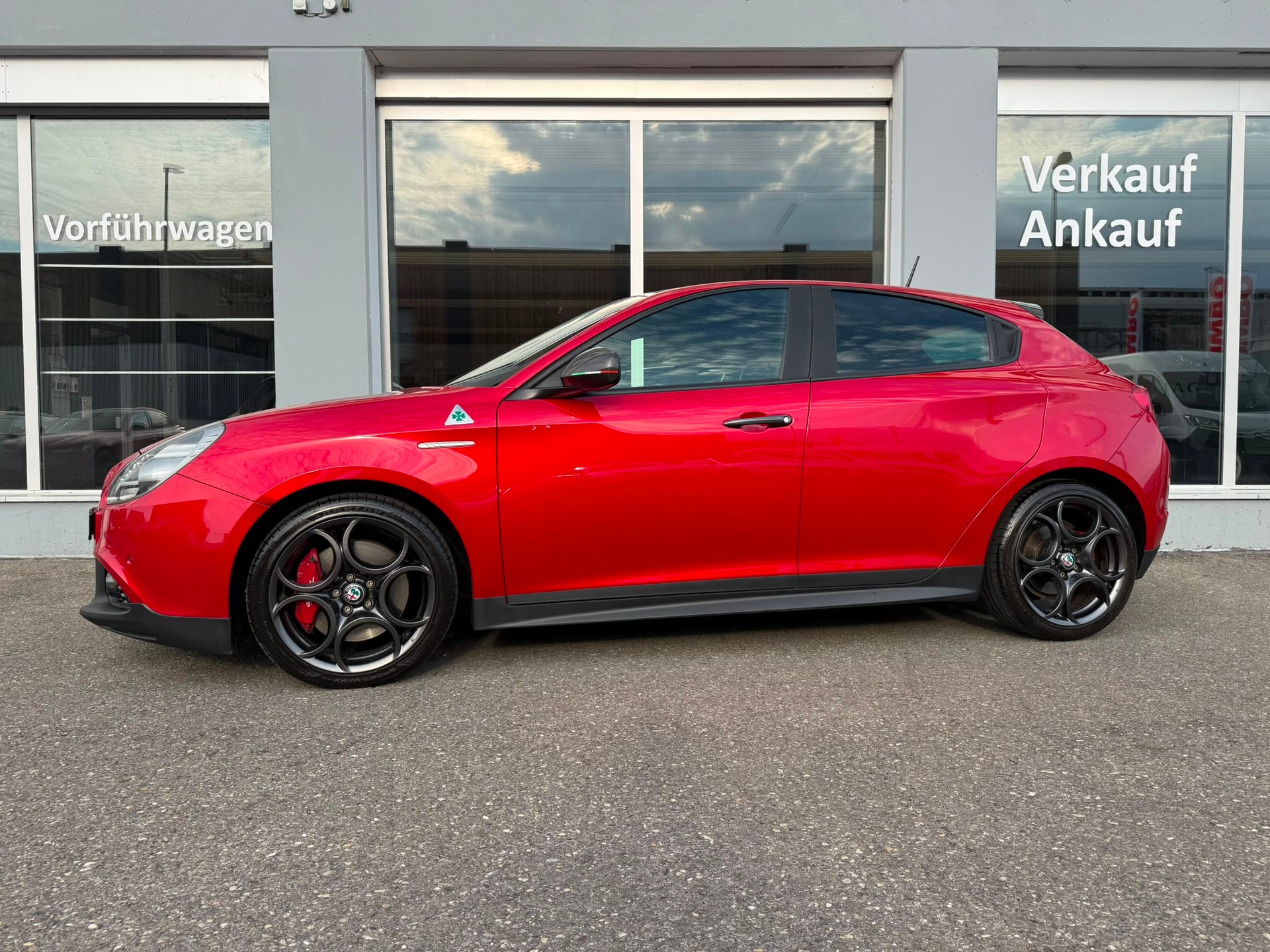 ALFA ROMEO Giulietta 1750 TBi Quadrifoglio Verde TCT-image-4