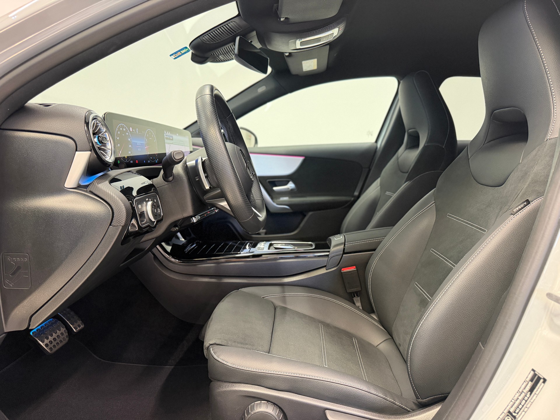 MERCEDES-BENZ A 200 Night Star 7G-DCT-image-11