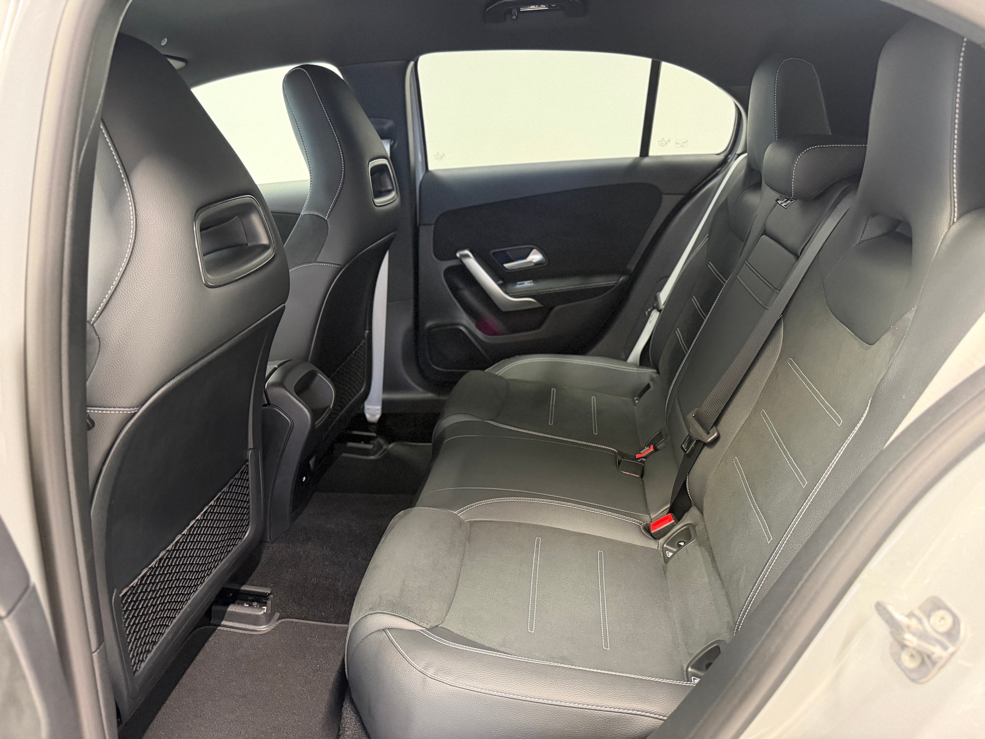 MERCEDES-BENZ A 200 Night Star 7G-DCT-image-16