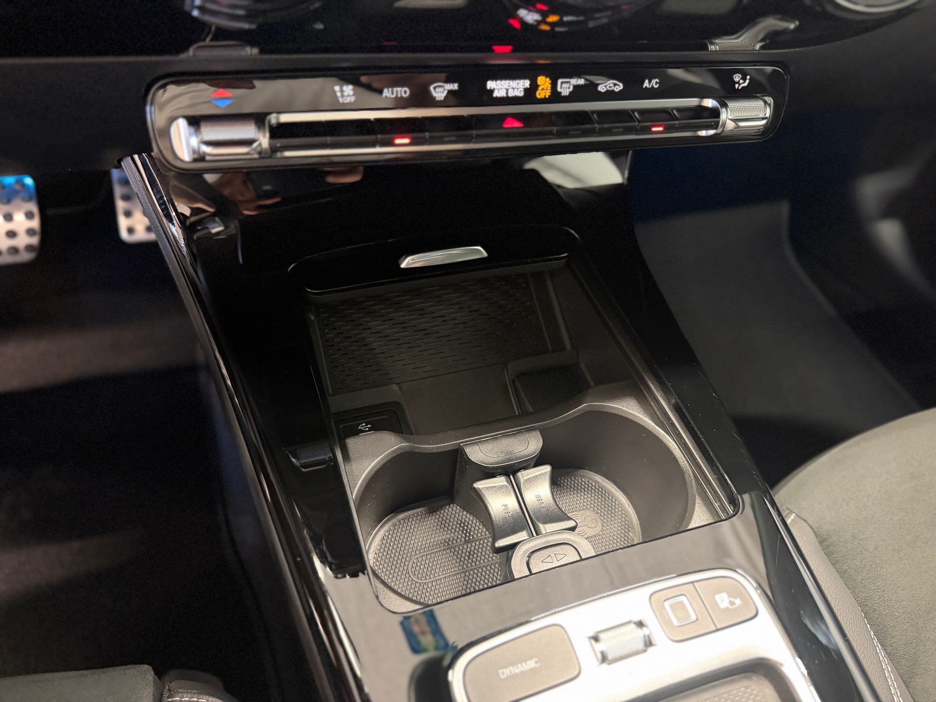 MERCEDES-BENZ A 200 Night Star 7G-DCT-image-14