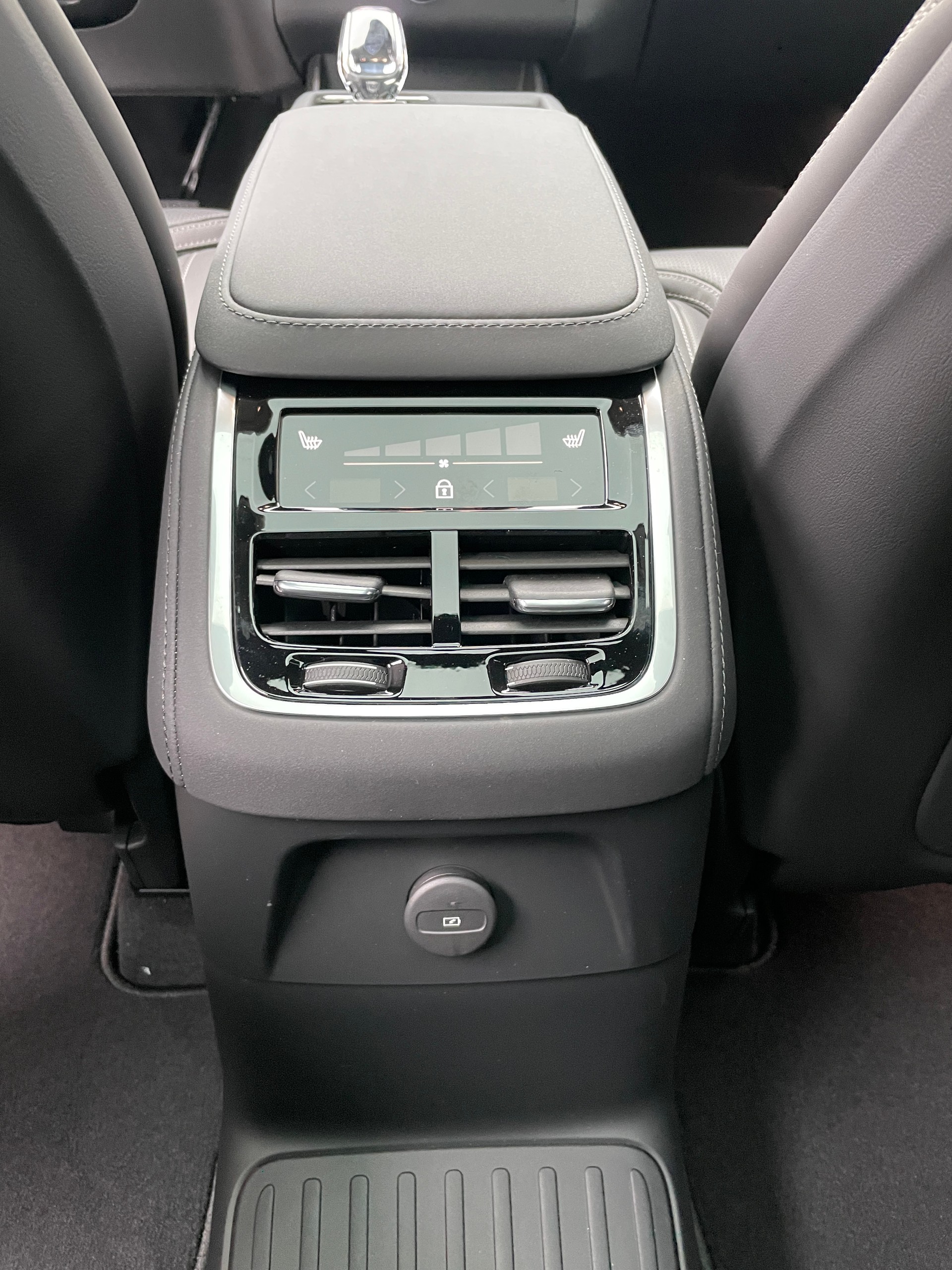 VOLVO XC90 T8 eAWD PluginHybrid Ultra Dark Geartronic Polestar Performance-image-15