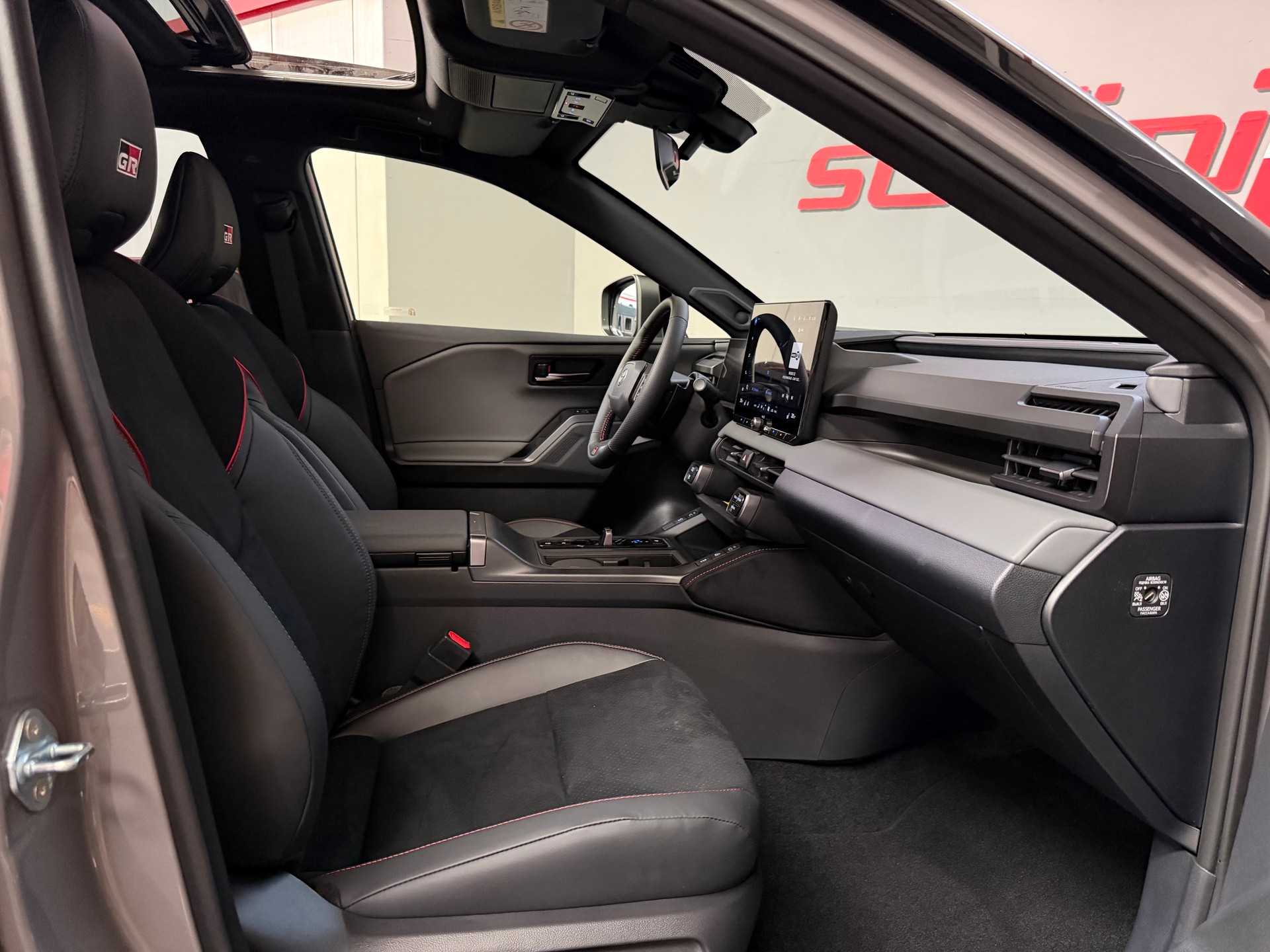 TOYOTA RAV-4 2.5 HSD GR Sport e-CVT AWD-image-19