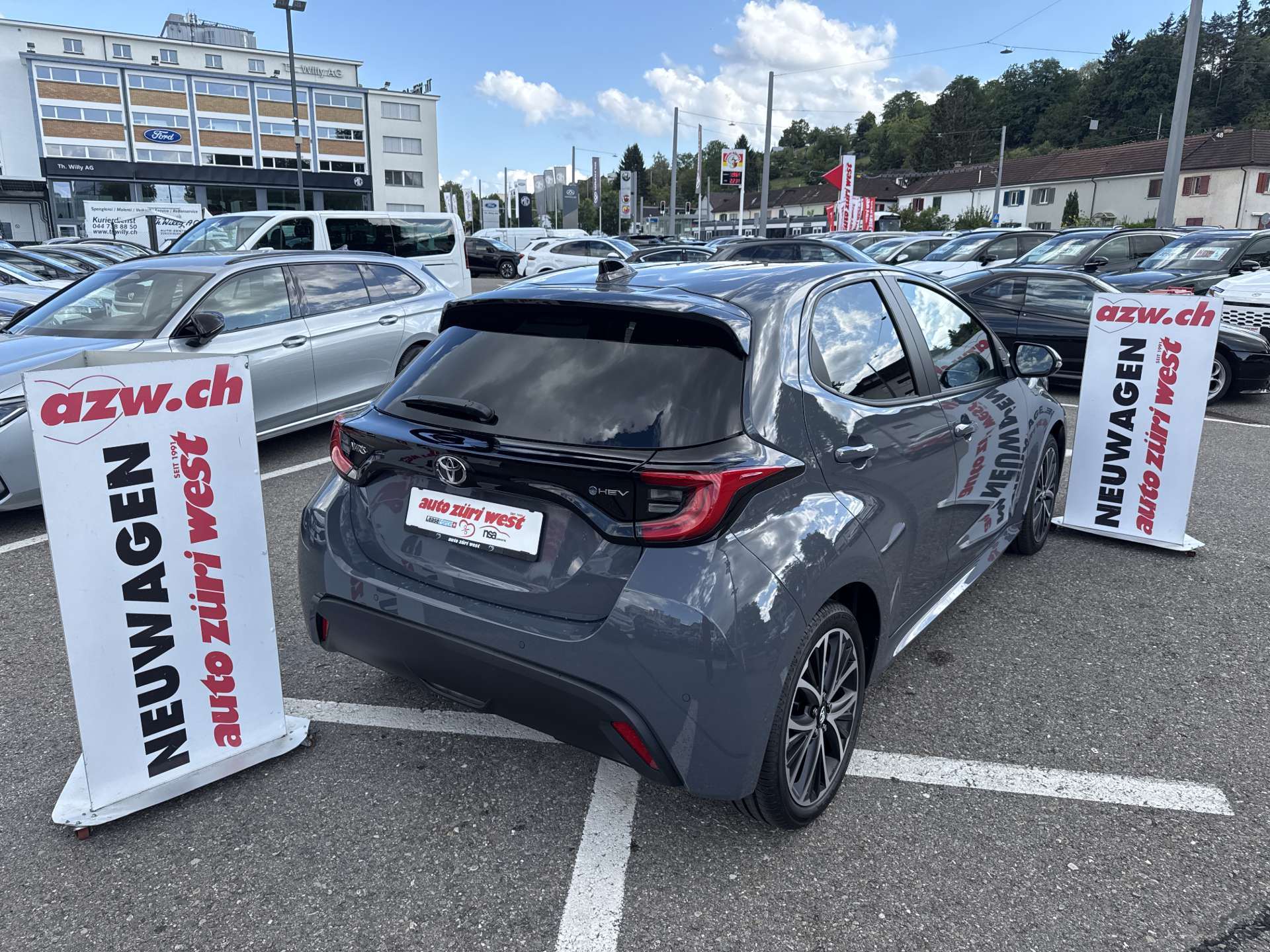 TOYOTA Yaris 1.5 Active Plus+ e-CVT Automat-showroom-element-2