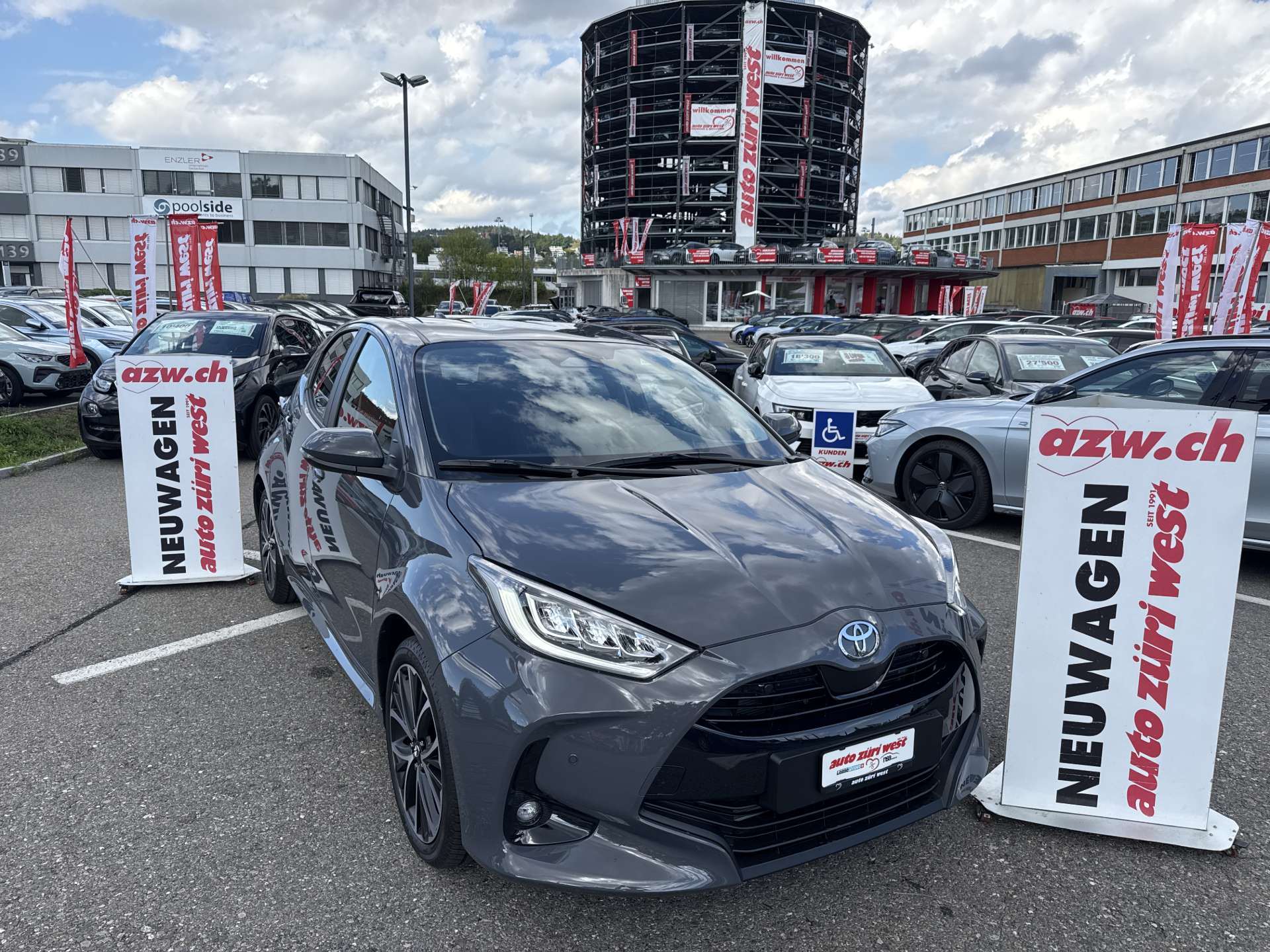 TOYOTA Yaris 1.5 Active Plus+ e-CVT Automat
