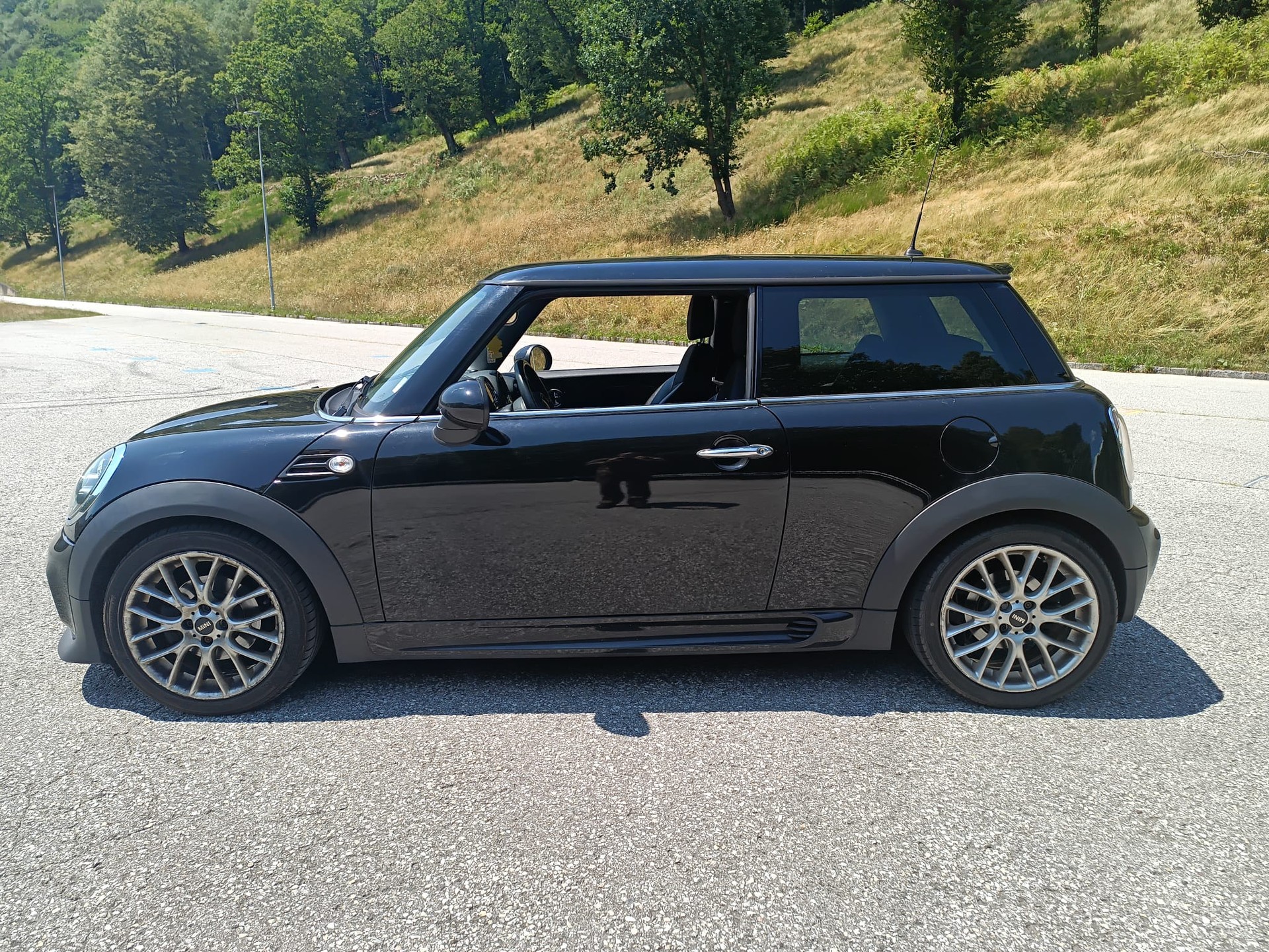 MINI 1.6i Cooper-image-8